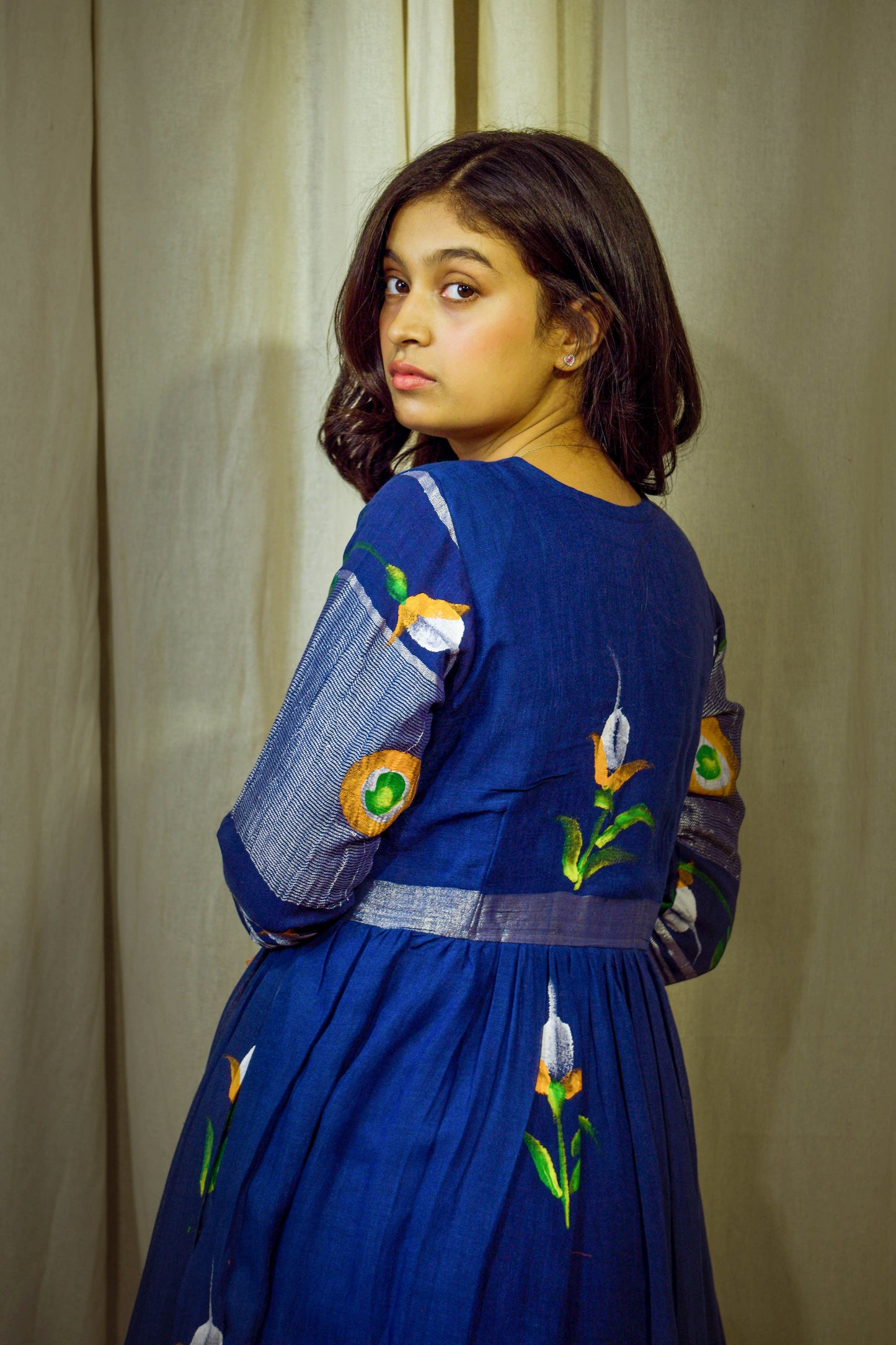Neelvara Grace – Hand-Painted Linen Ensemble