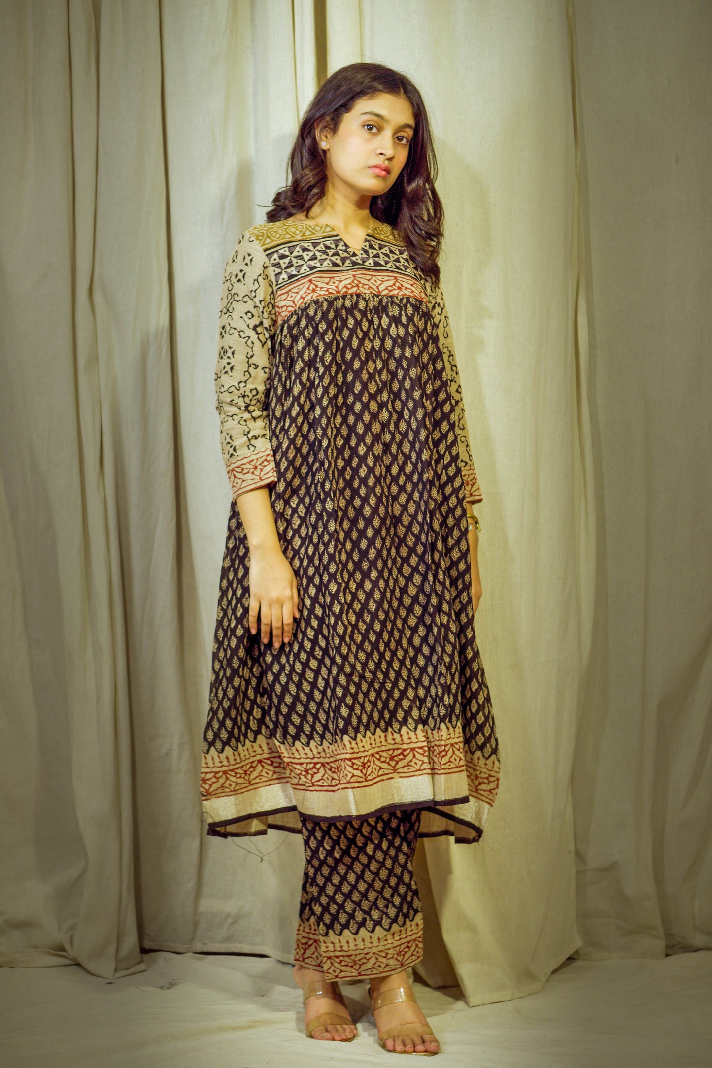 Kaarigari Noir – Ajrakh Heritage Ensemble