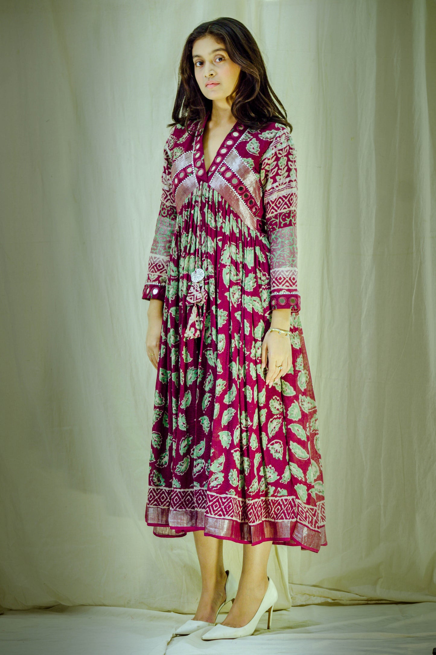 Verdant Aura – Pure Linen Kalamkari Leaf Dress