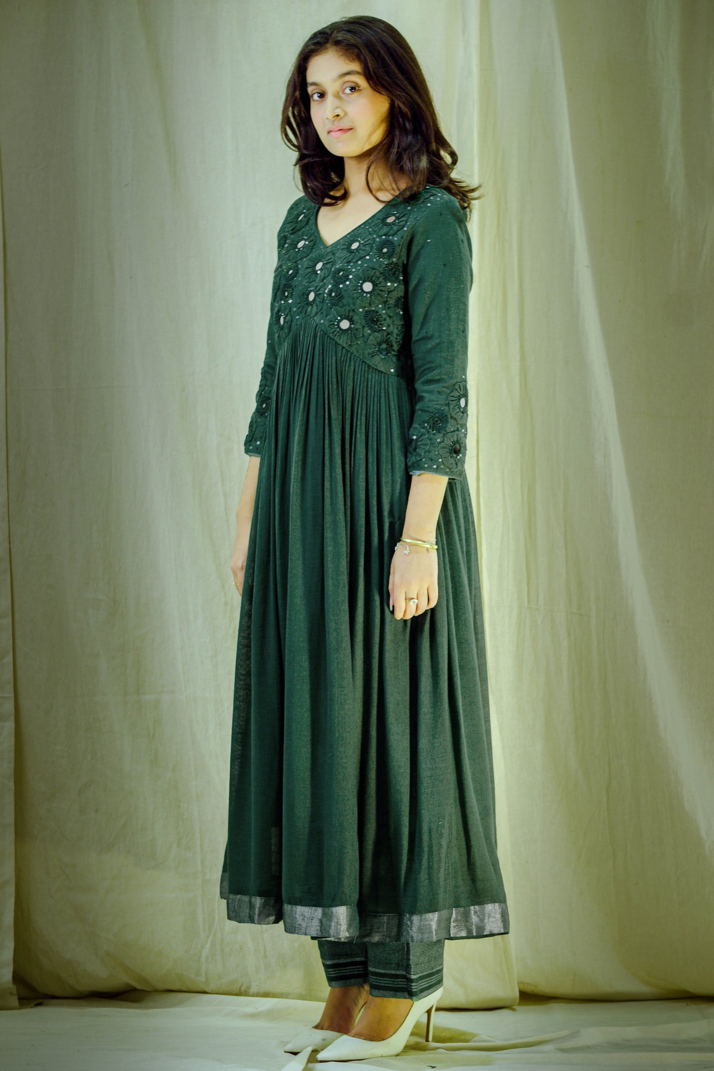 Emerald Muse – Pure Linen Appliqué Pant–Kurta Set