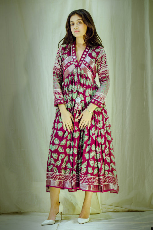 Verdant Aura – Pure Linen Kalamkari Leaf Dress