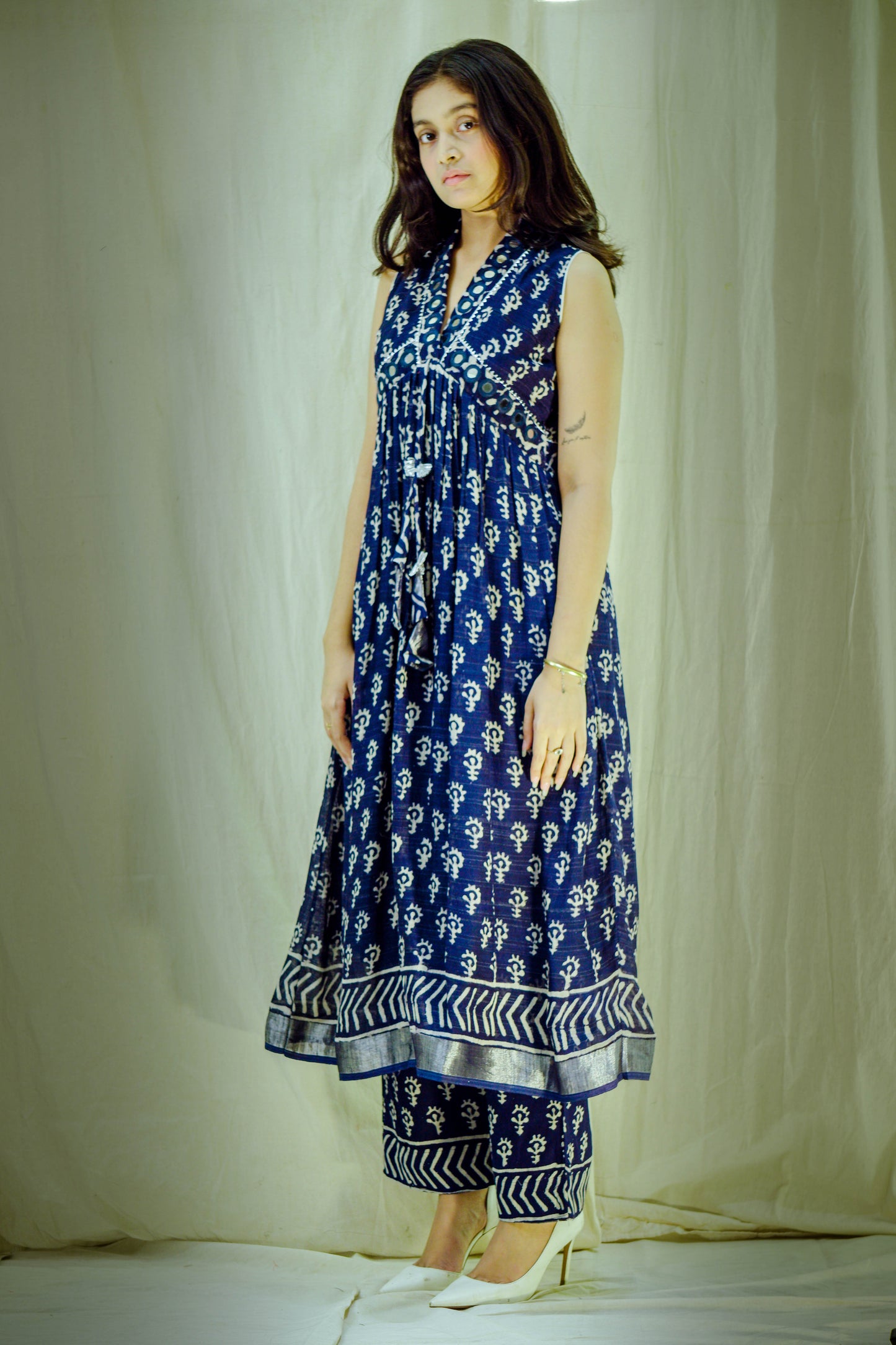Indigo Aura – Pure Linen Kalamkari Pant–Kurta Set