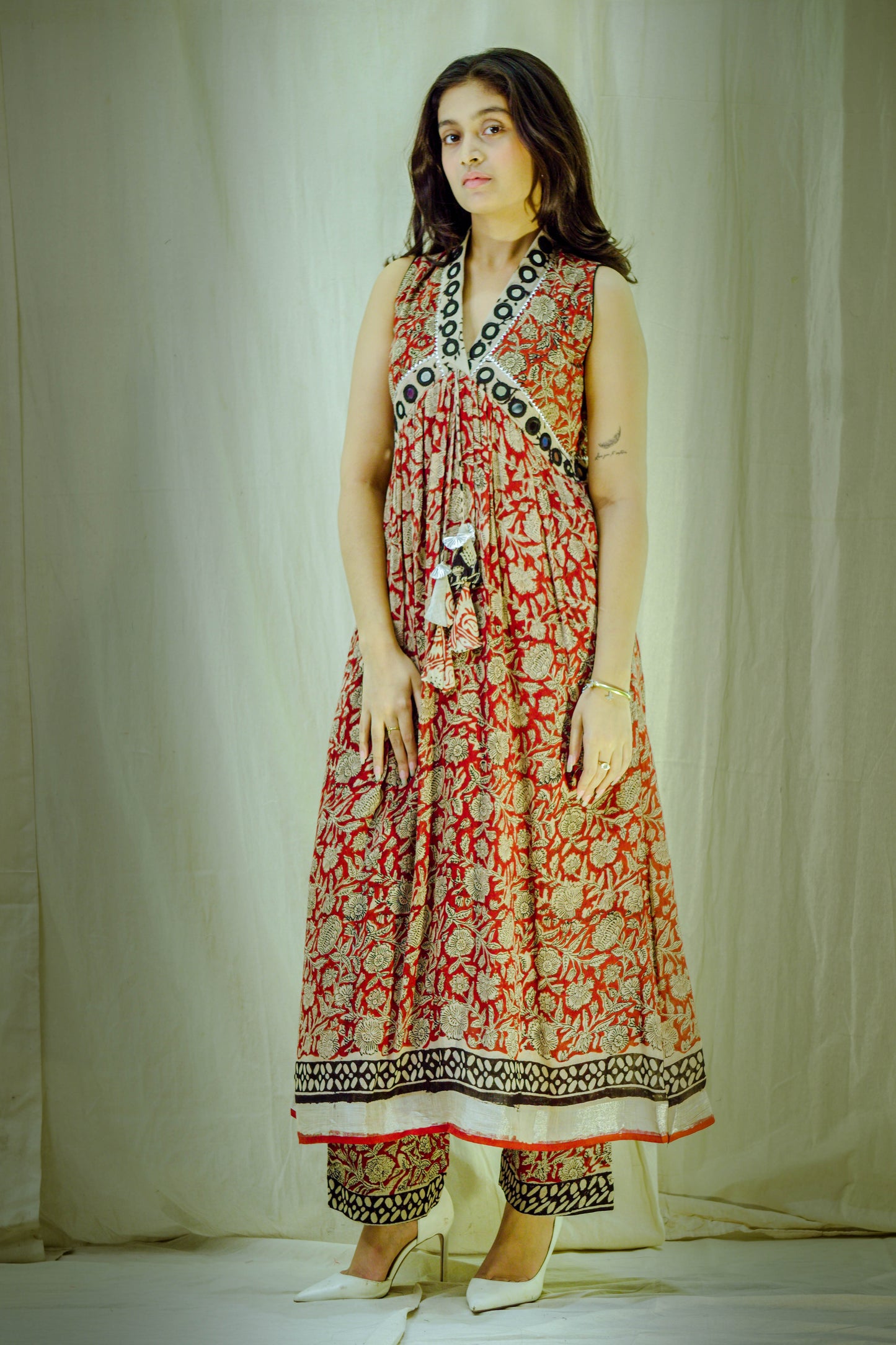 Noir Botanica – Pure Linen Kalamkari Pant–Kurta Set