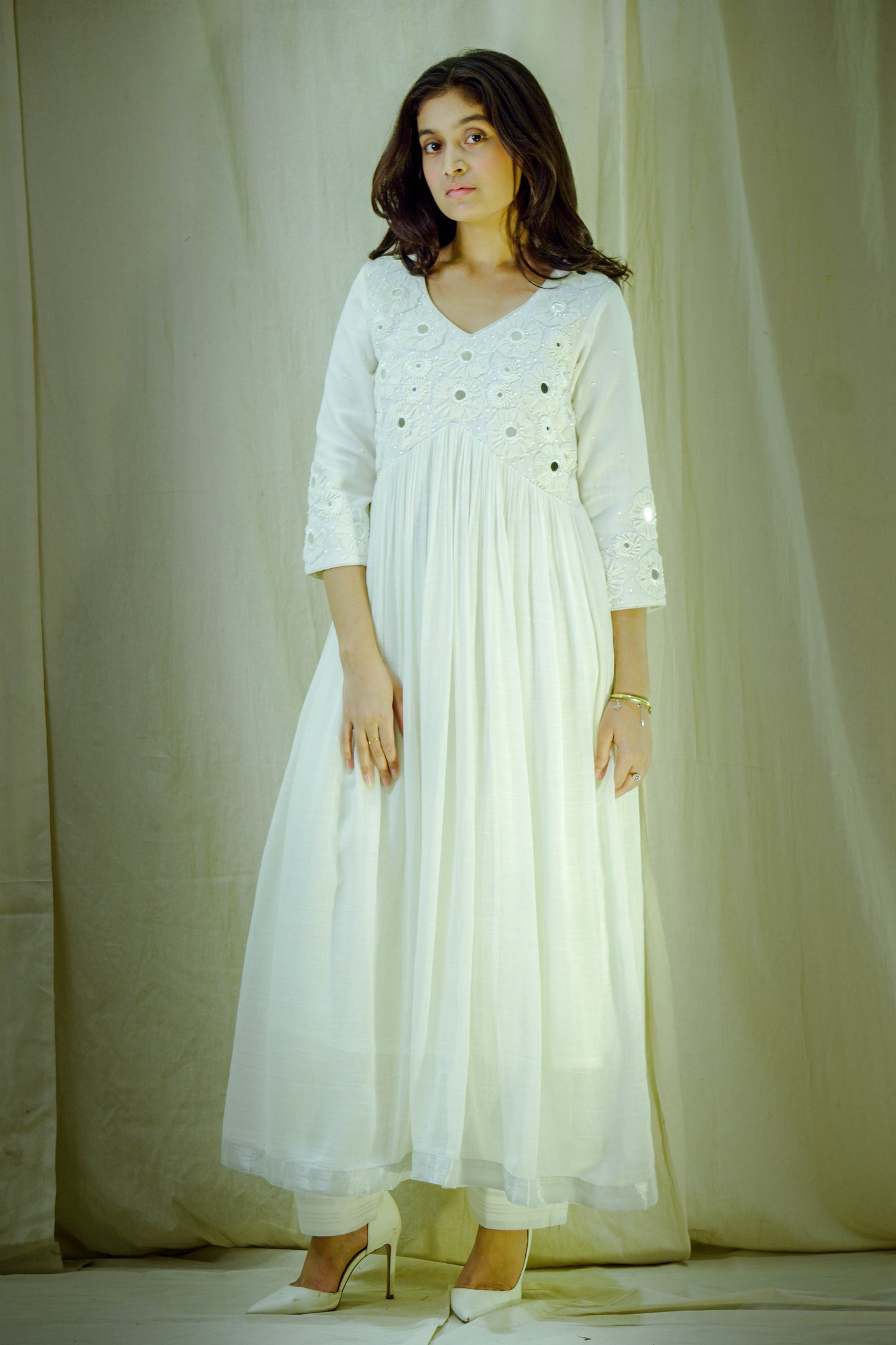 Ivory Muse – Pure Linen Appliqué Pant–Kurta Set