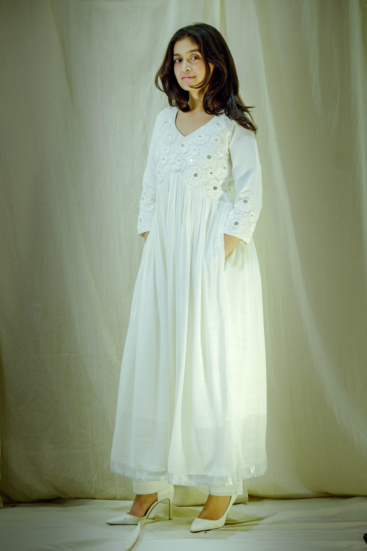 Ivory Muse – Pure Linen Appliqué Pant–Kurta Set
