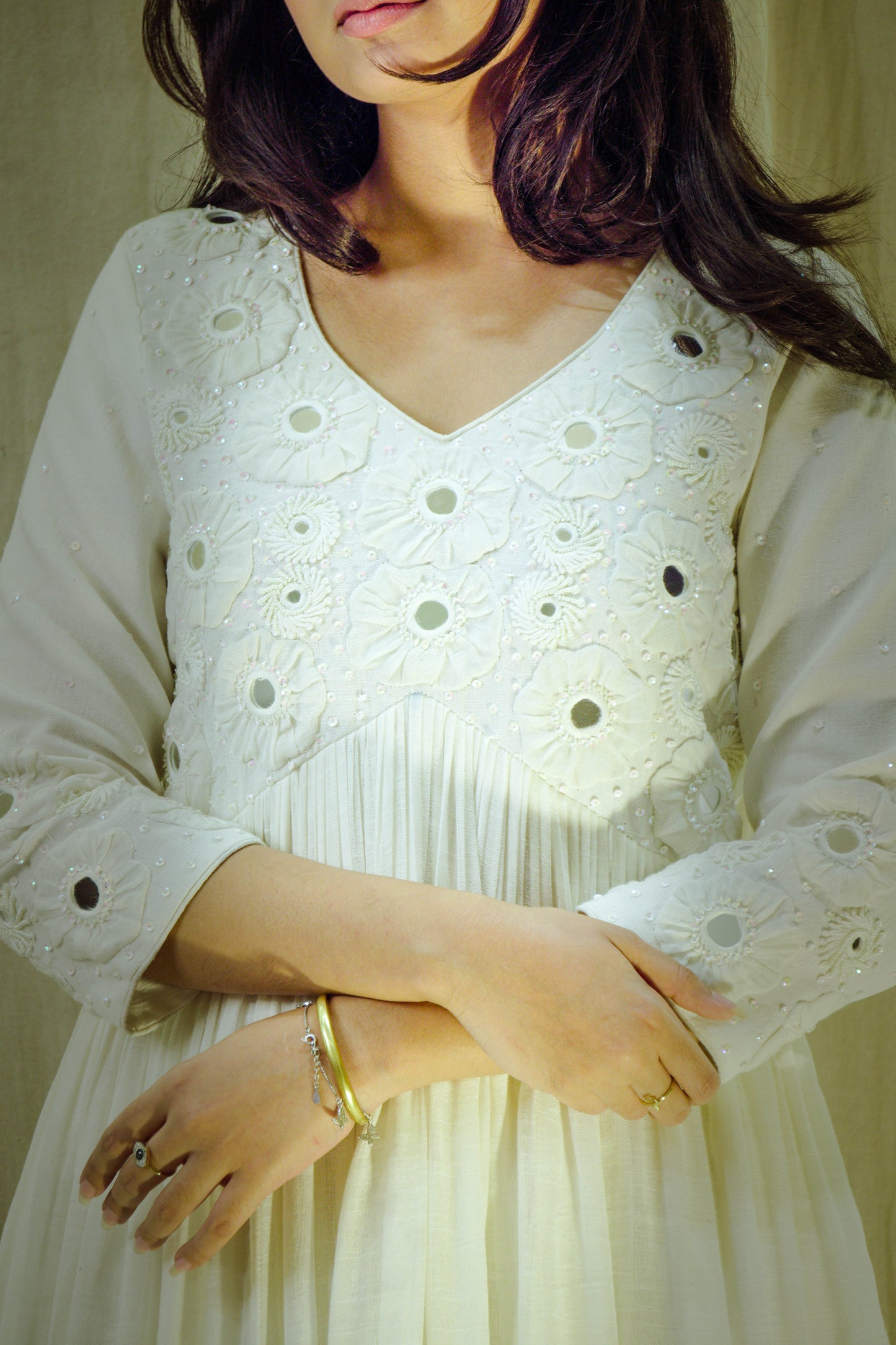 Ivory Muse – Pure Linen Appliqué Pant–Kurta Set