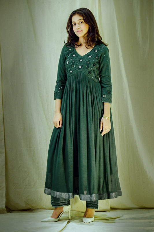 Emerald Muse – Pure Linen Appliqué Pant–Kurta Set