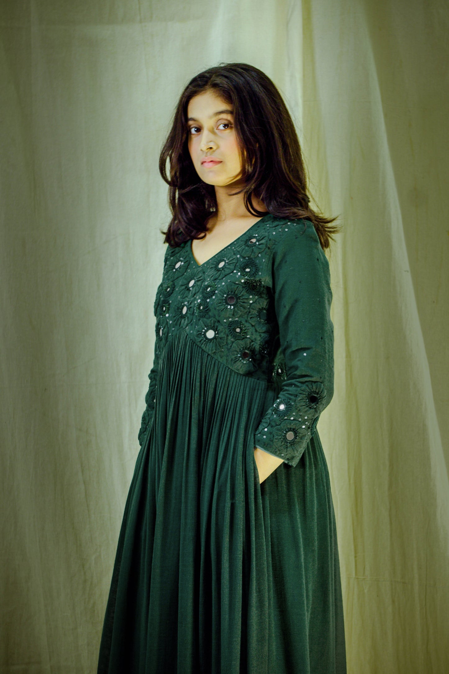 Emerald Muse – Pure Linen Appliqué Pant–Kurta Set