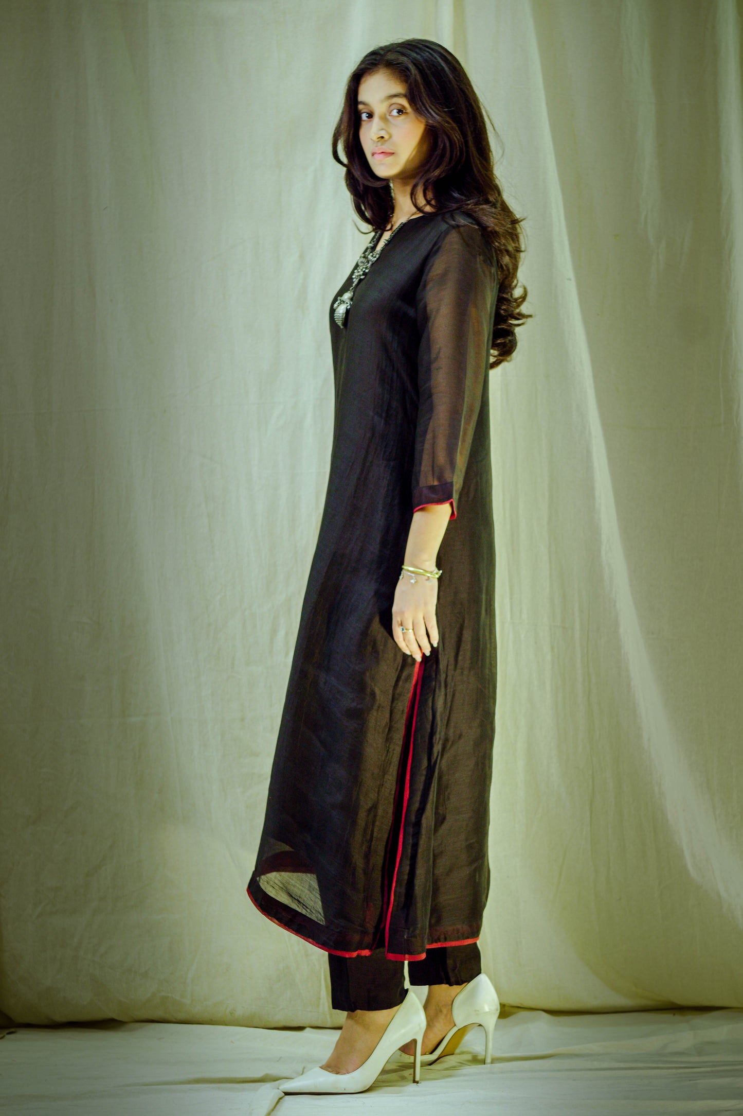 Noir Elegance – Chanderi Pant Kurta Set