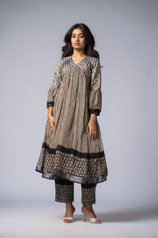 Siyahrekh Pant Kurta Set