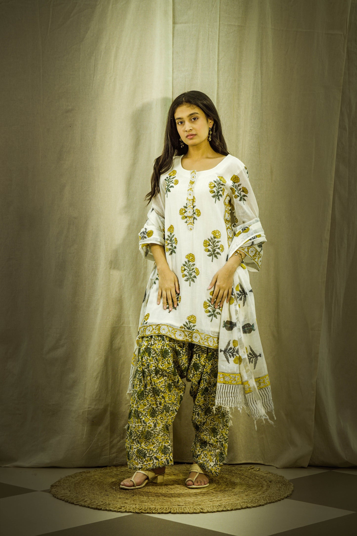 Noor Farshi Linen Set