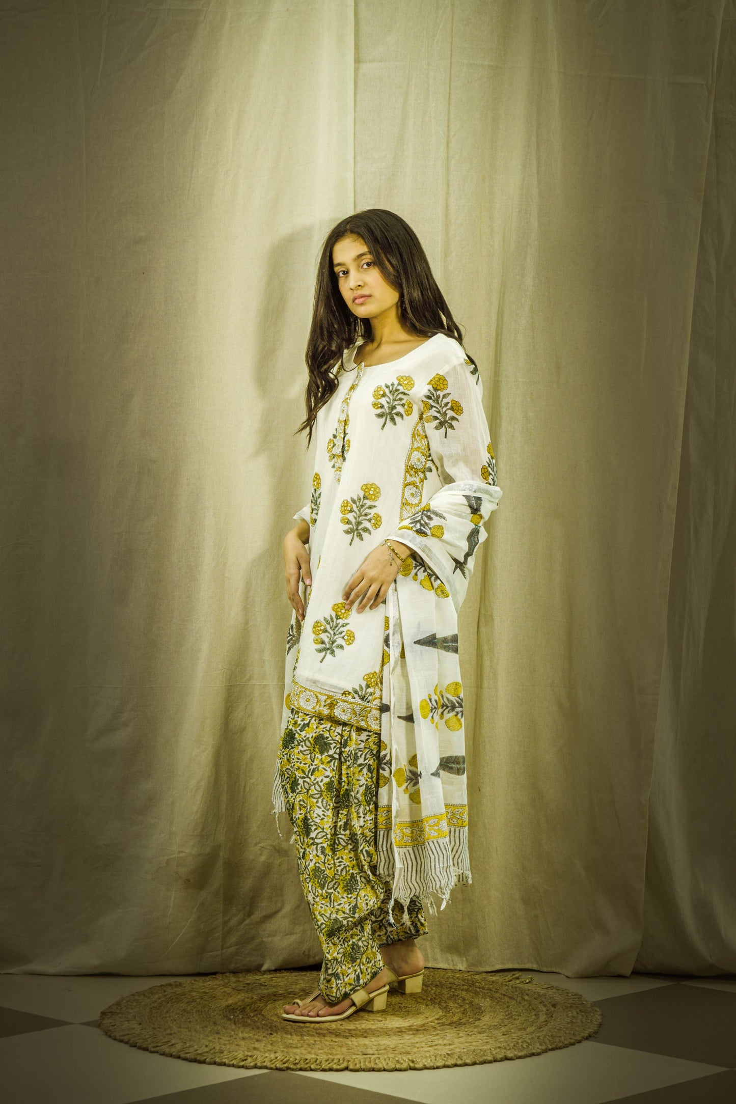 Noor Farshi Linen Set