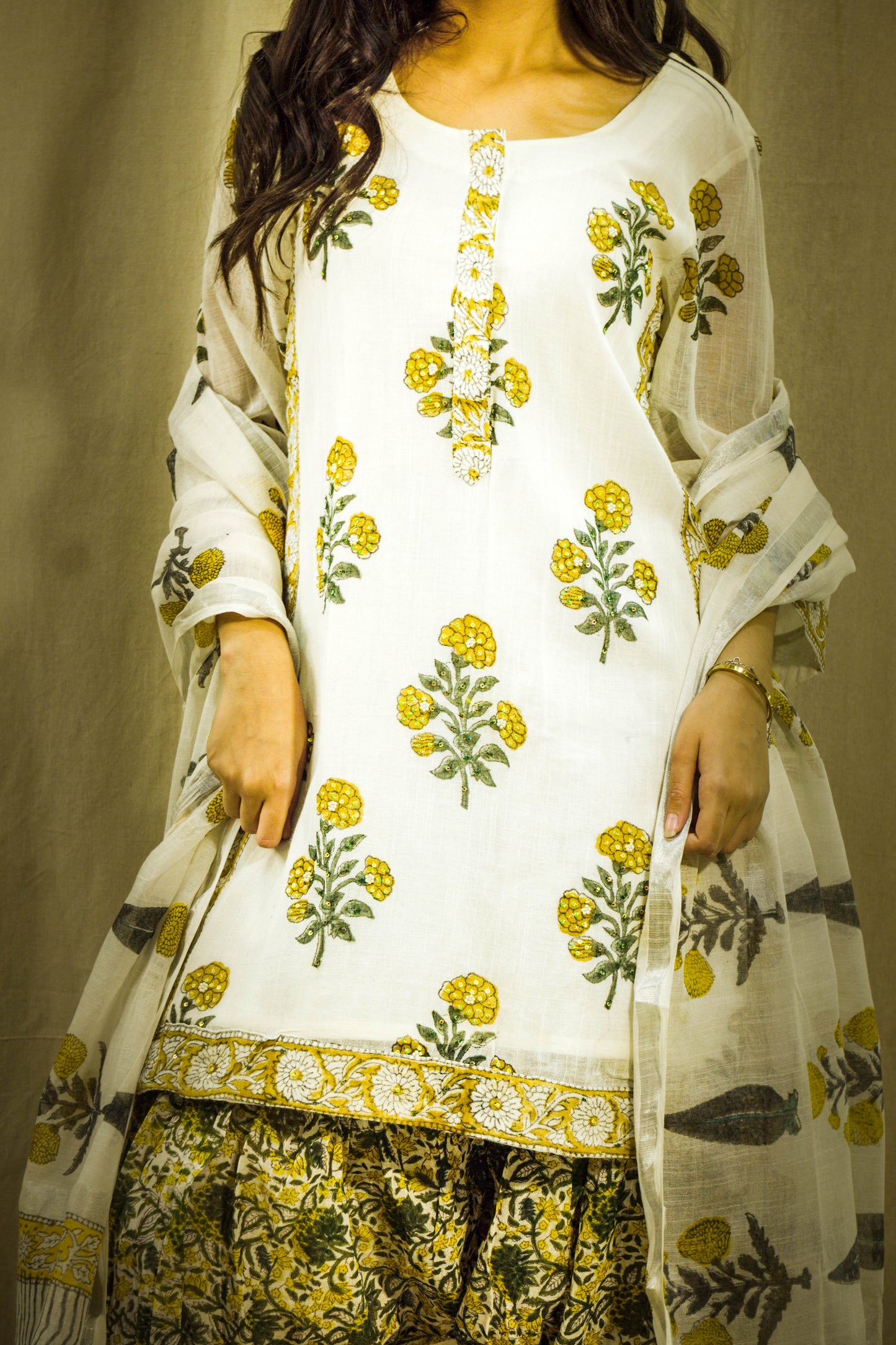 Noor Farshi Linen Set