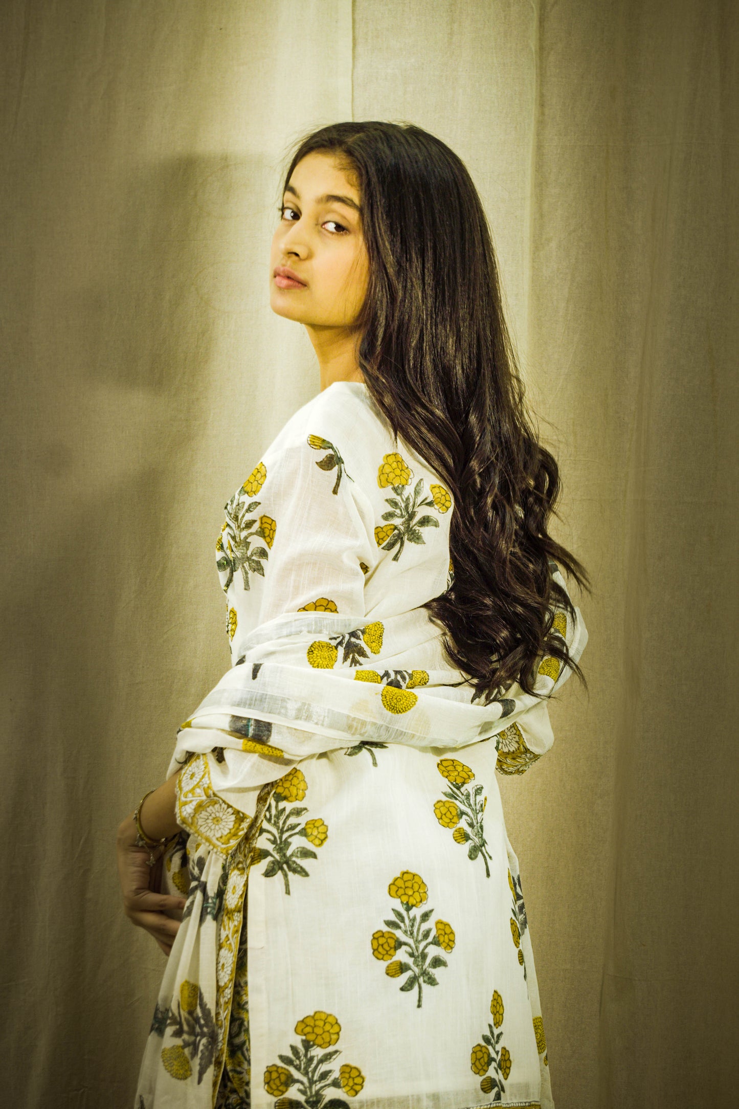 Noor Farshi Linen Set