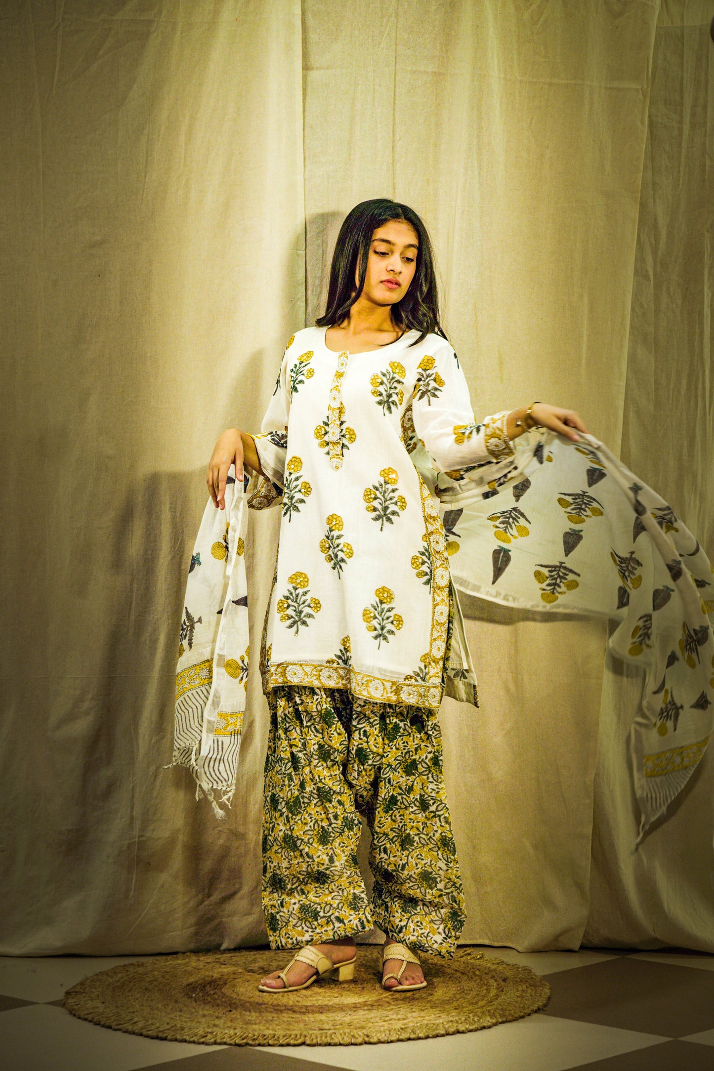 Noor Farshi Linen Set