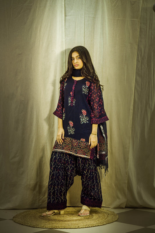 Neel Farshi Linen Set