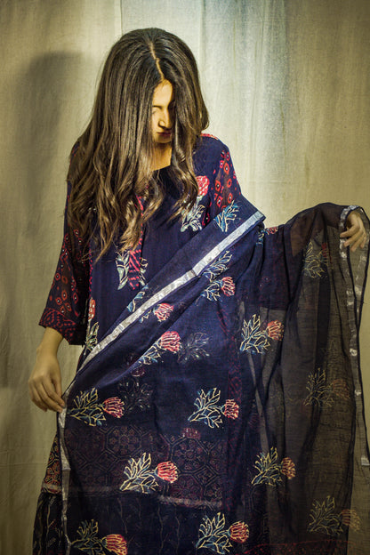 Neel Farshi Linen Set
