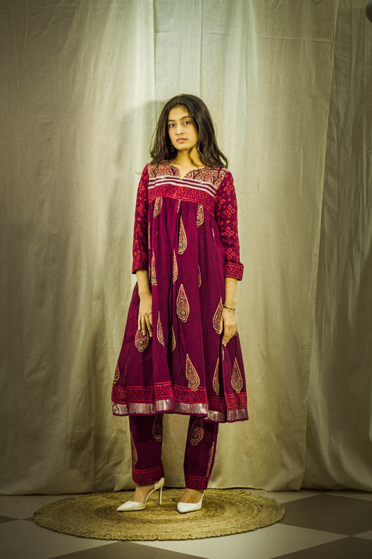 Ruhani Kediya Linen Kurta Set