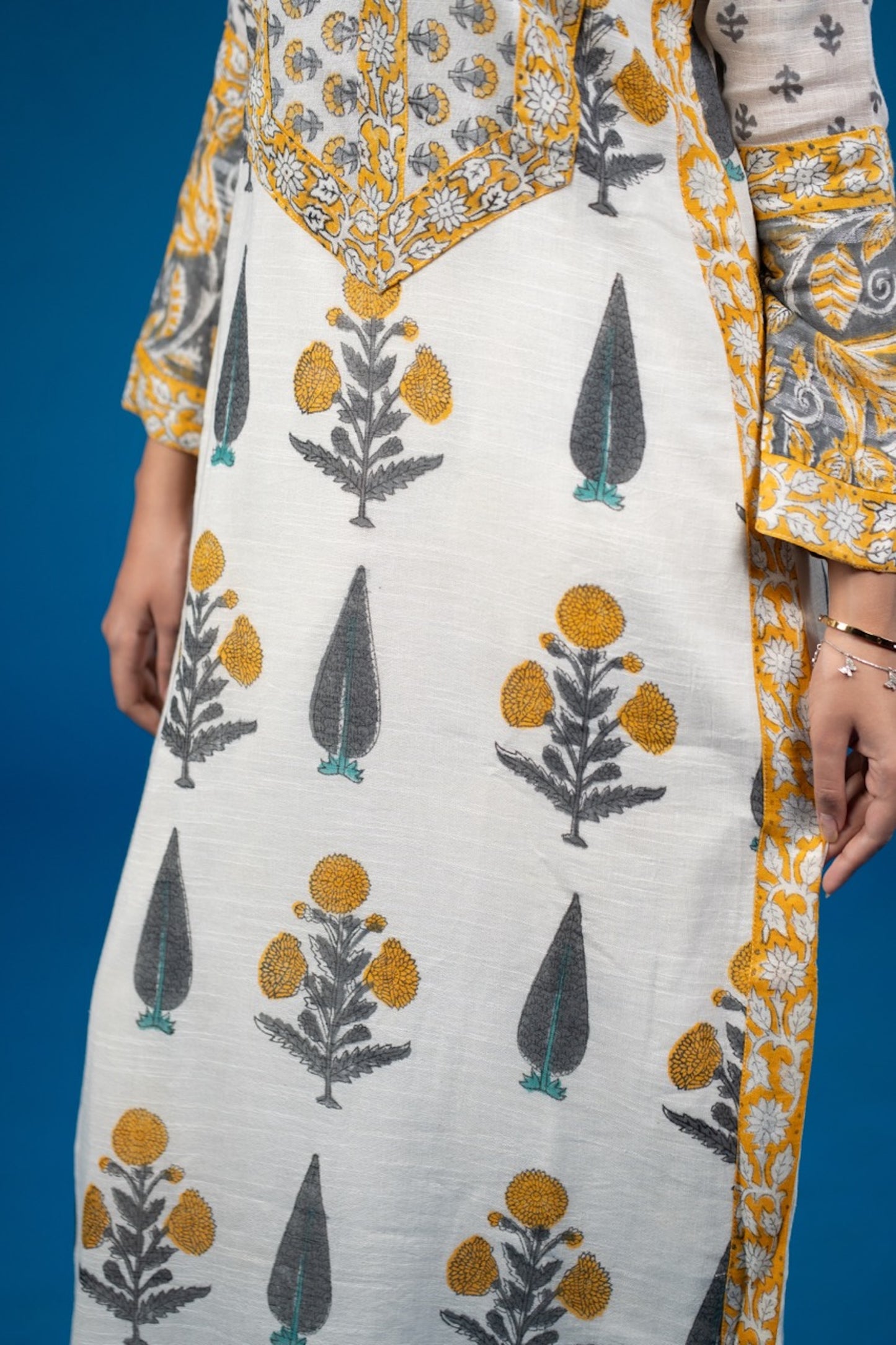 Mehrunnisa Nazaakat – Pant Kurta Set