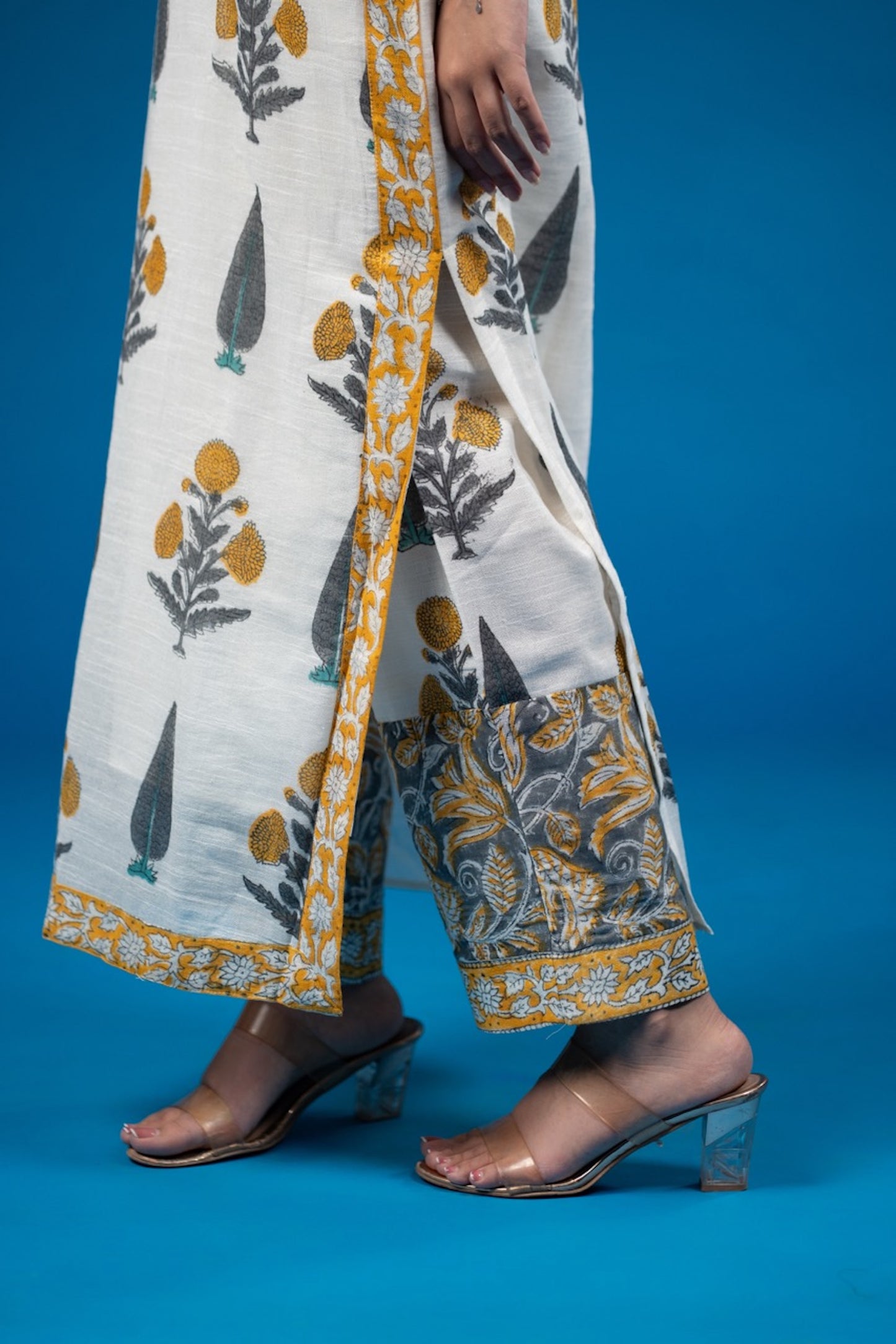Mehrunnisa Nazaakat – Pant Kurta Set
