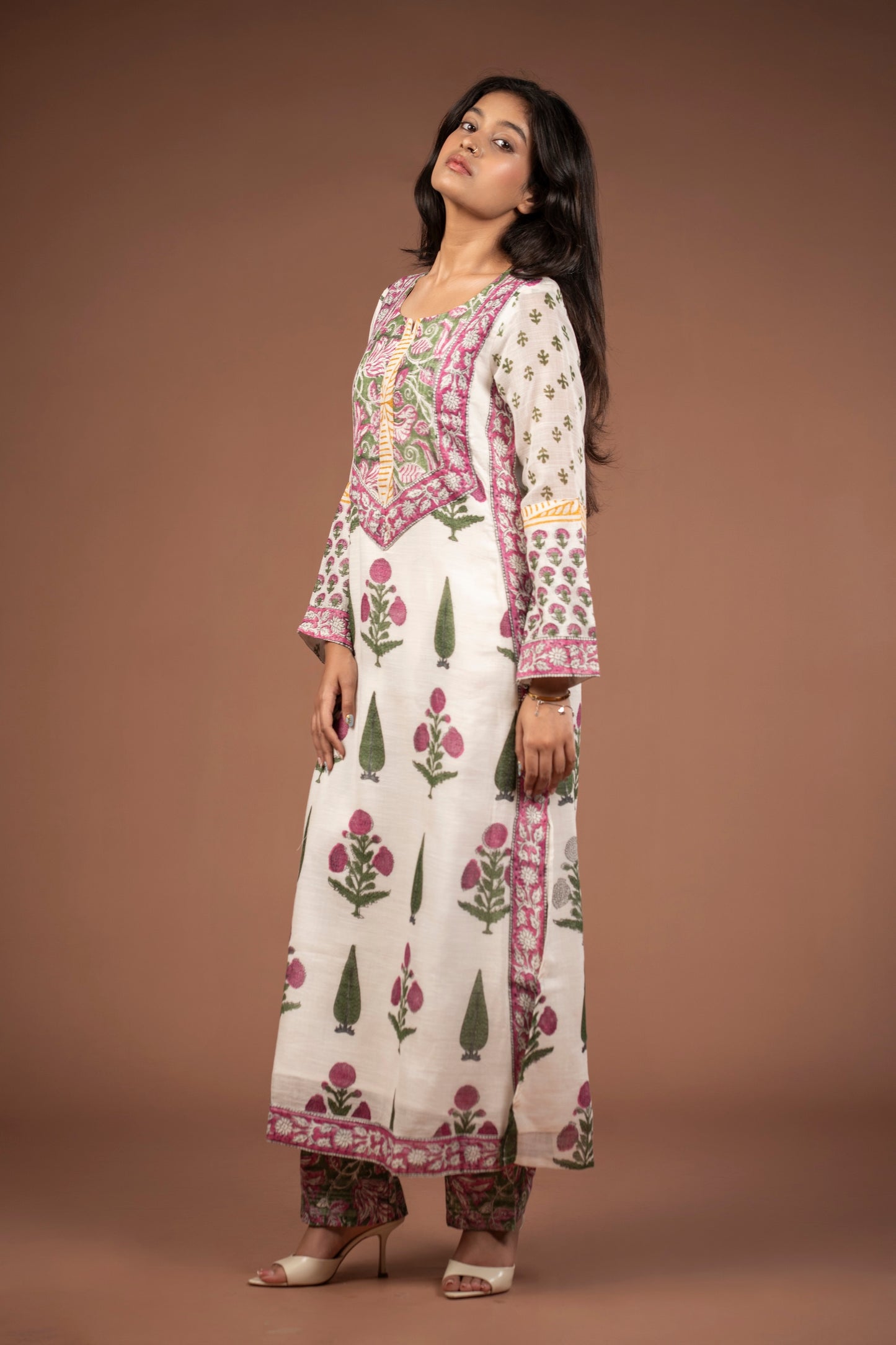 Mehrunisa Mughal Motif Linen Kurta Set