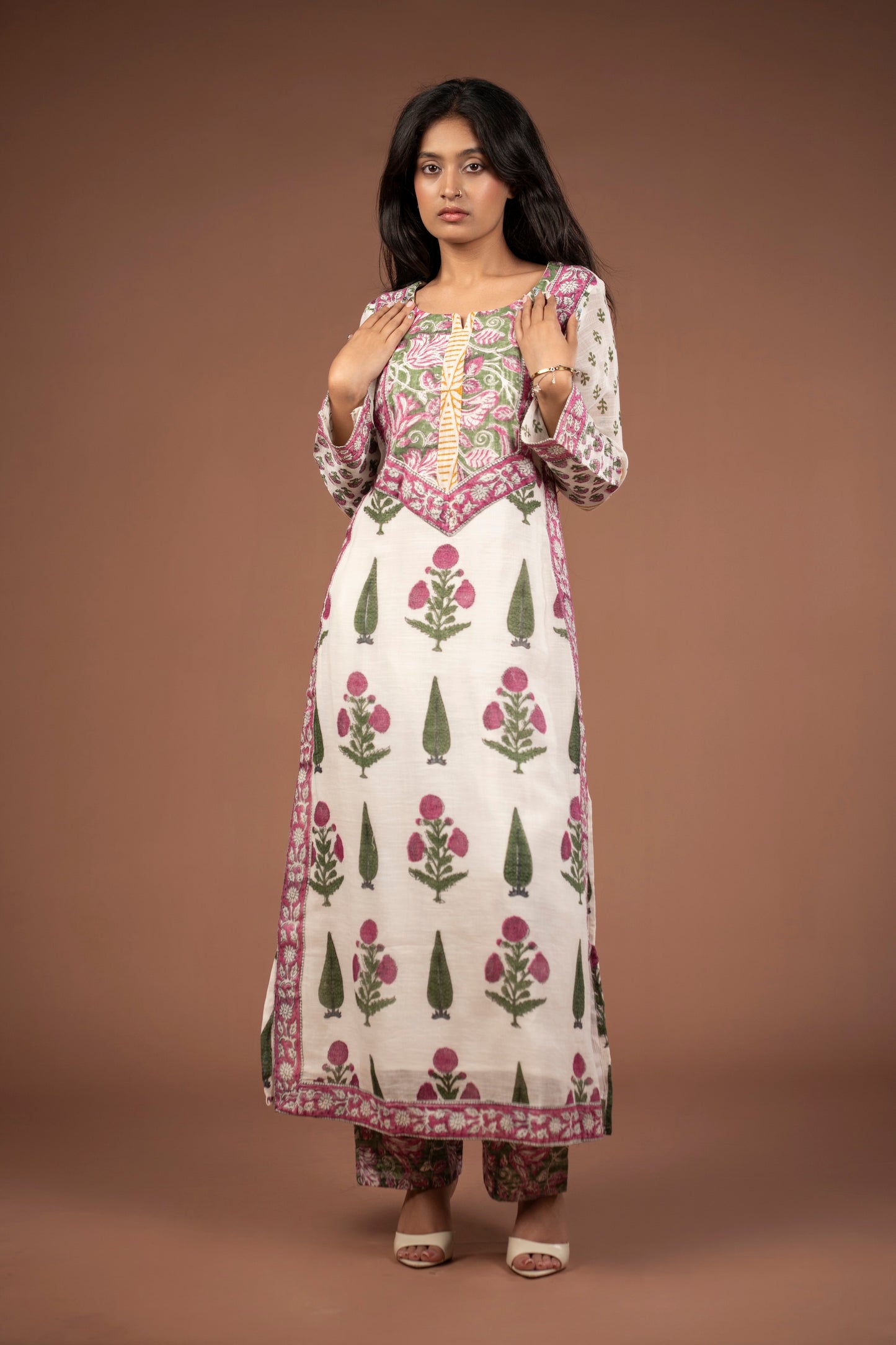 Mehrunisa Mughal Motif Linen Kurta Set