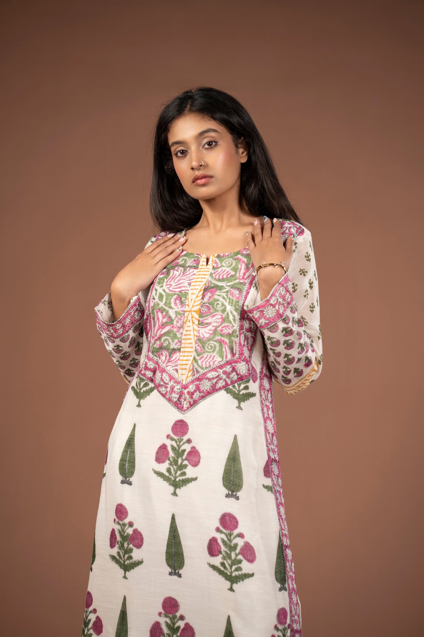 Mehrunisa Mughal Motif Linen Kurta Set