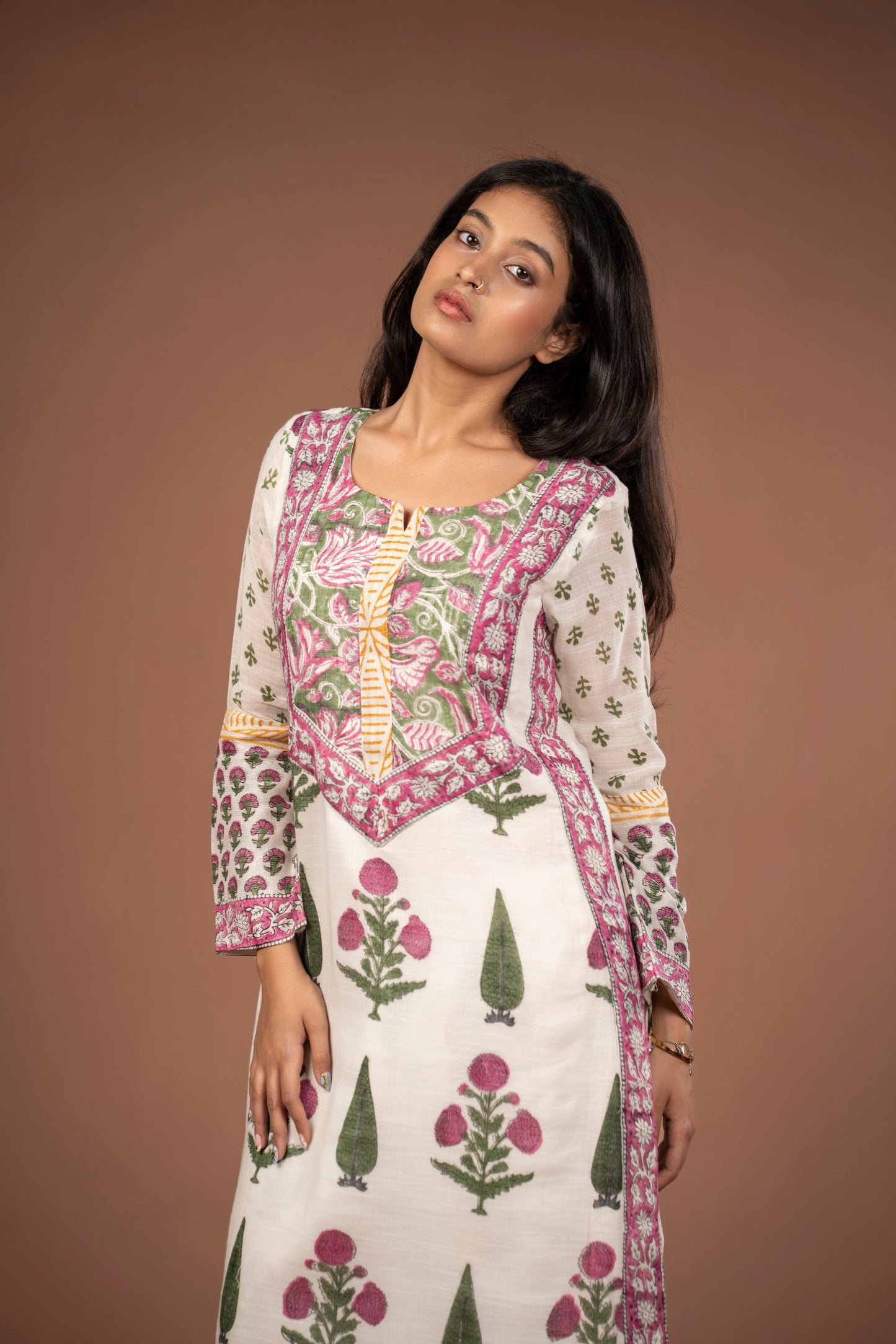 Mehrunisa Mughal Motif Linen Kurta Set
