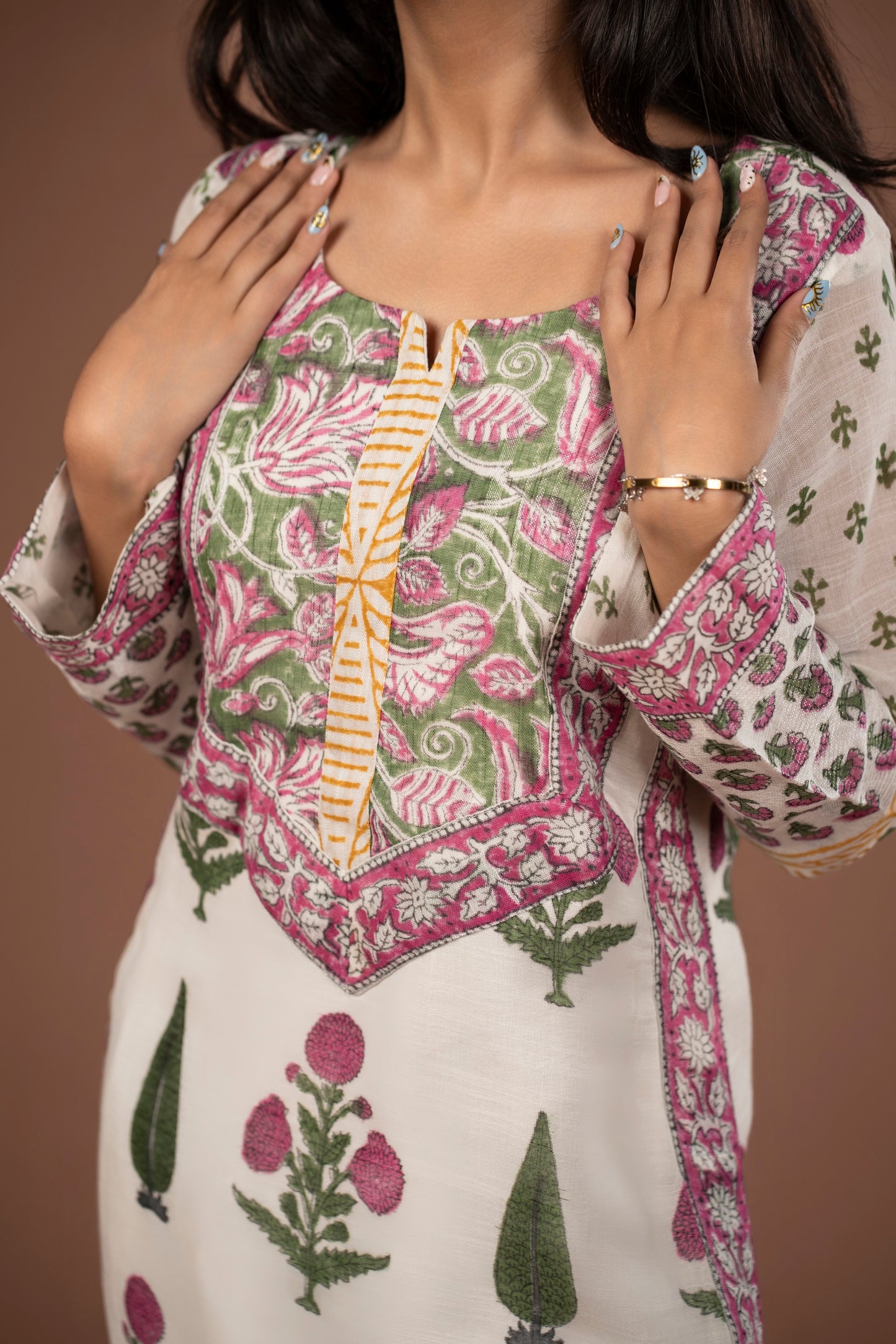 Mehrunisa Mughal Motif Linen Kurta Set