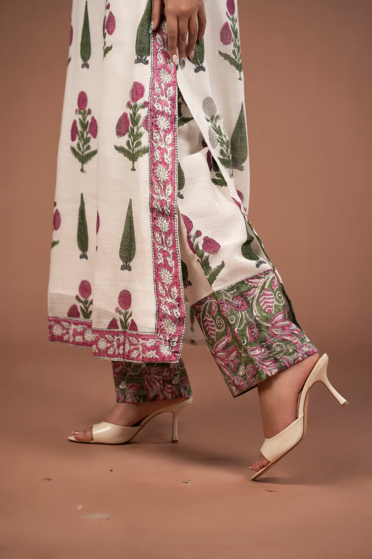 Mehrunisa Mughal Motif Linen Kurta Set