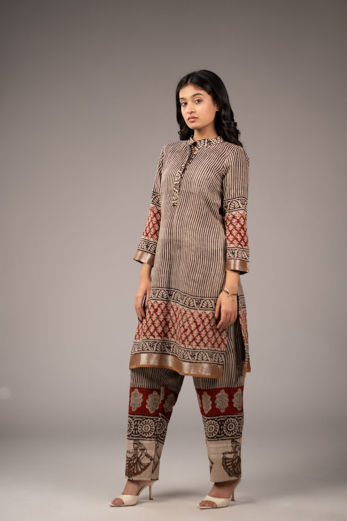 Mehr-e-Raqs Linen Kurta Set
