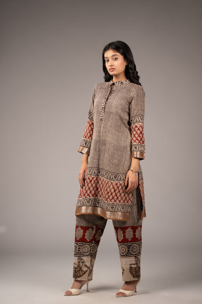Mehr-e-Raqs Linen Kurta Set
