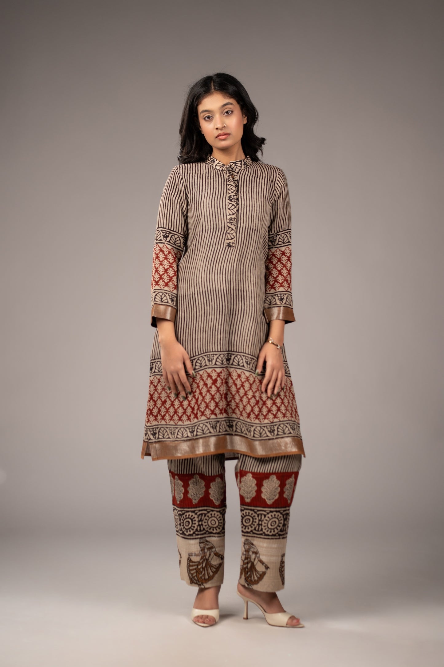 Mehr-e-Raqs Linen Kurta Set