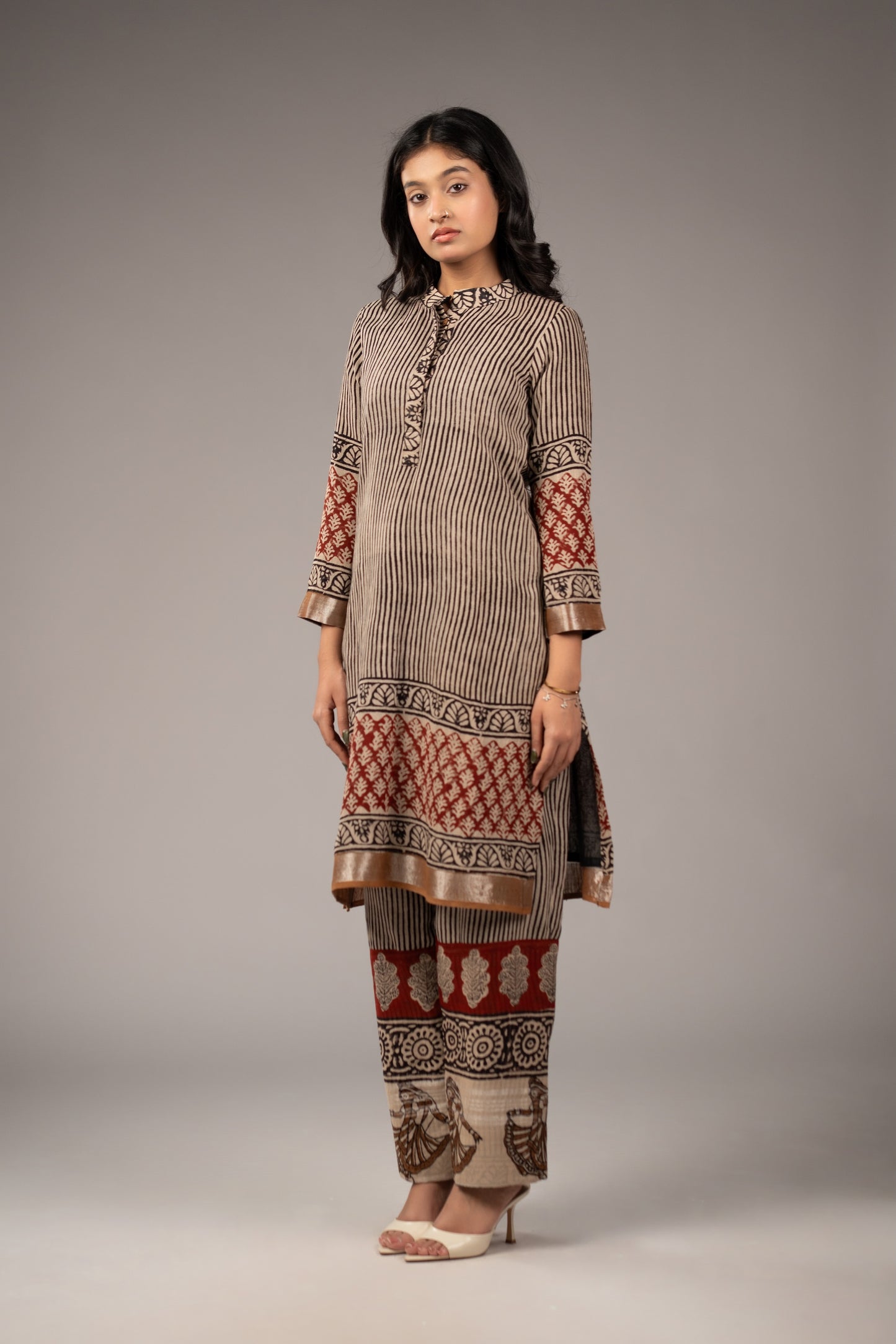 Mehr-e-Raqs Linen Kurta Set
