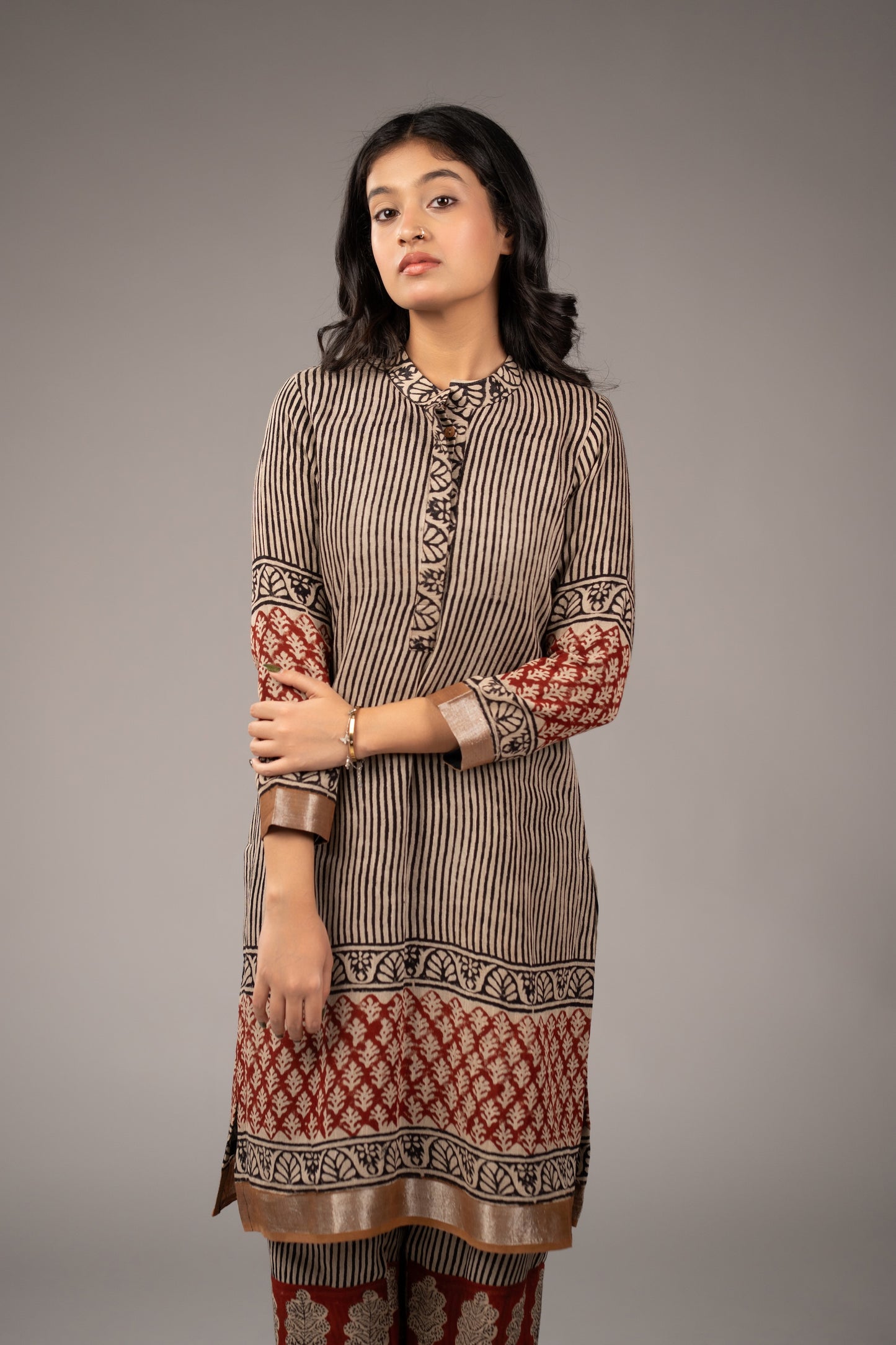 Mehr-e-Raqs Linen Kurta Set