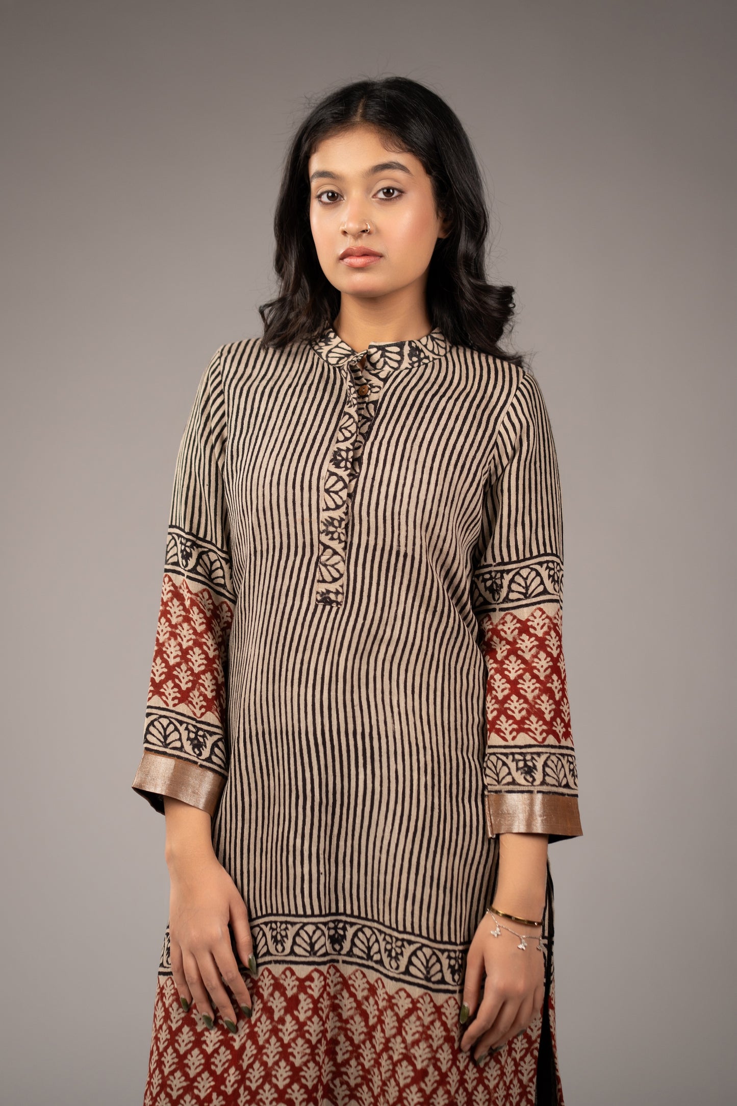 Mehr-e-Raqs Linen Kurta Set
