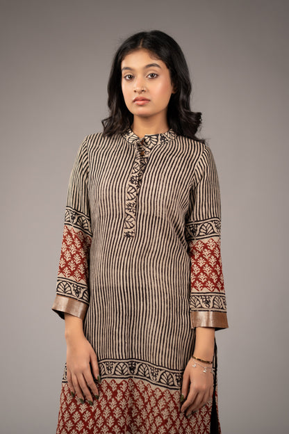 Mehr-e-Raqs Linen Kurta Set