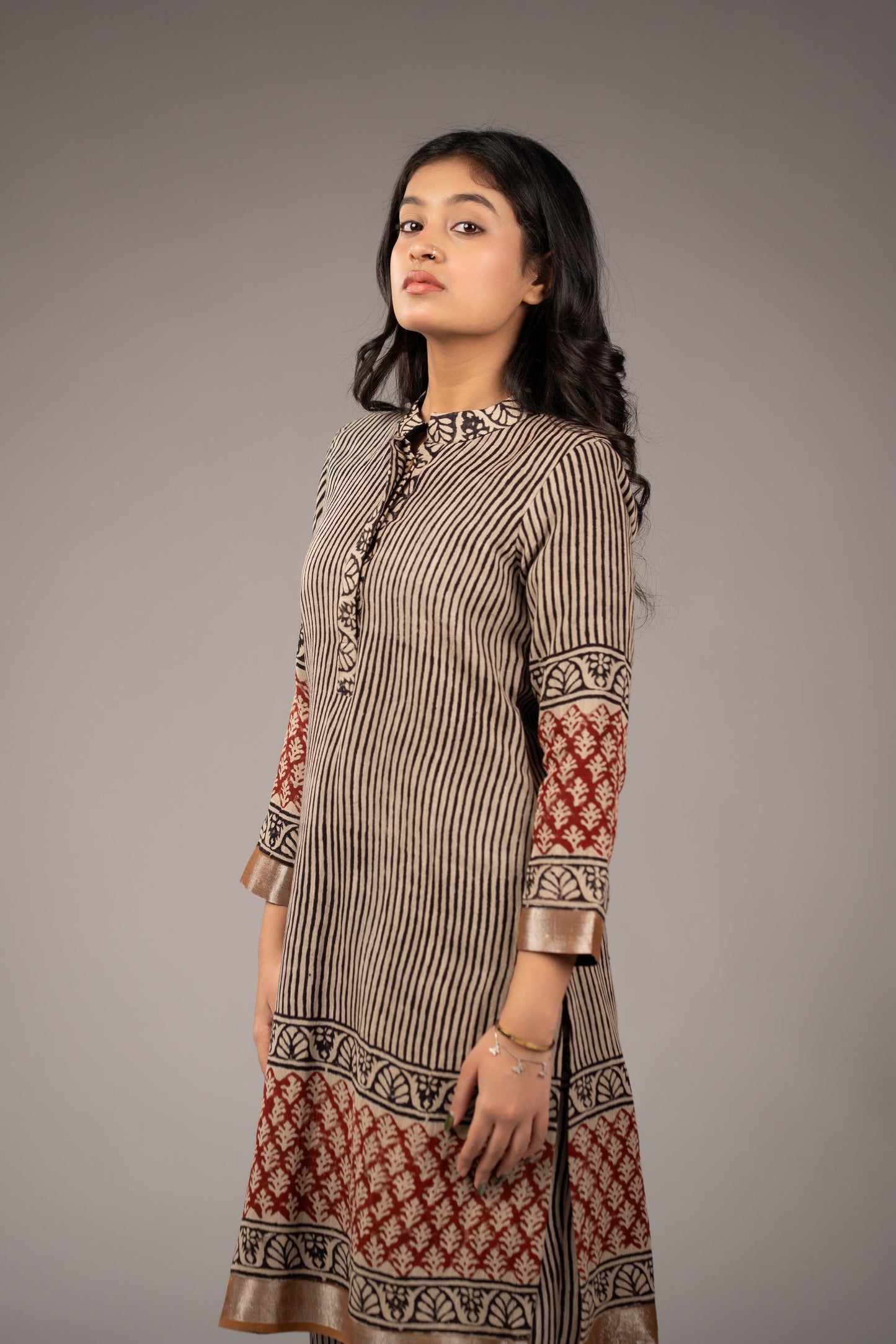 Mehr-e-Raqs Linen Kurta Set