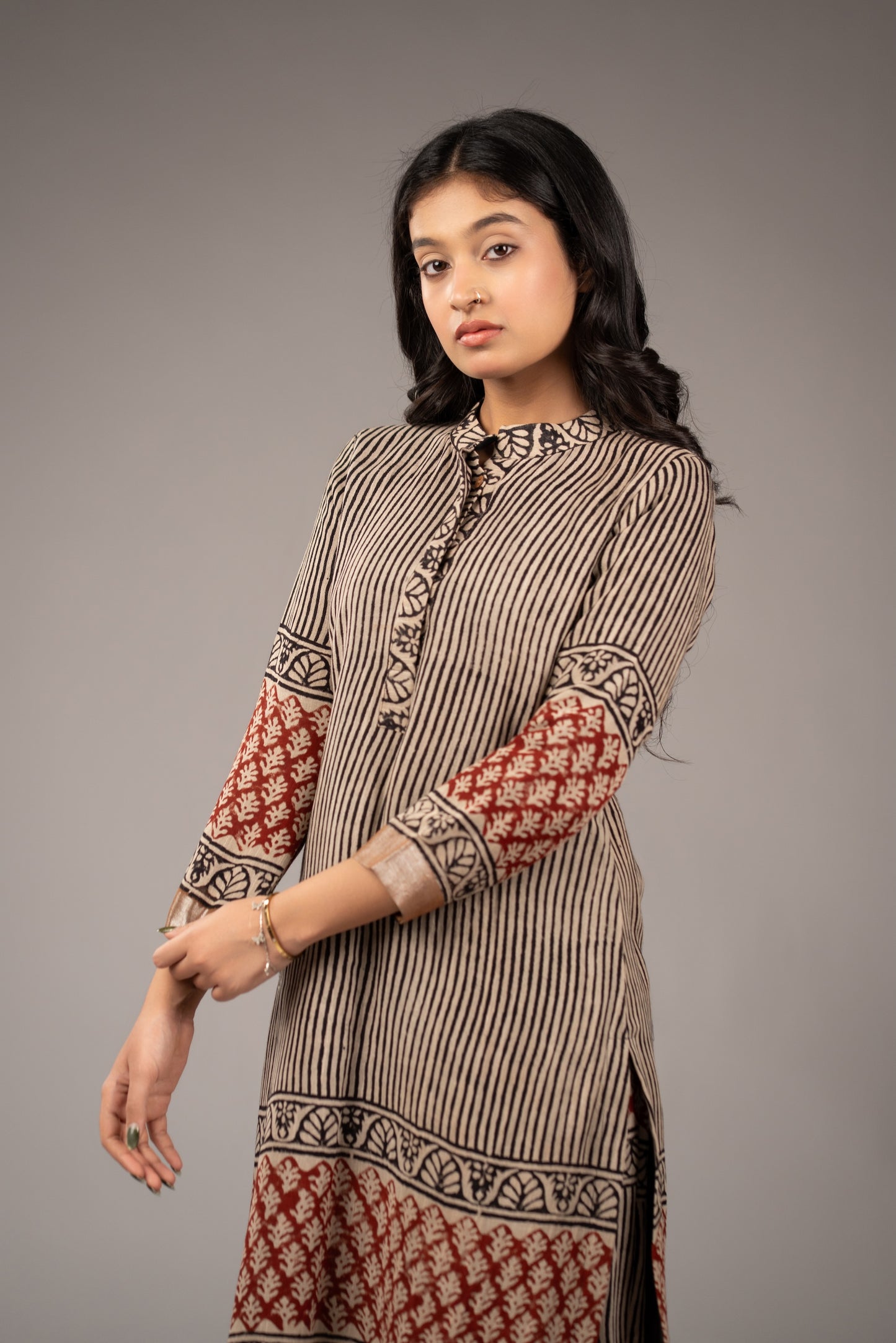 Mehr-e-Raqs Linen Kurta Set