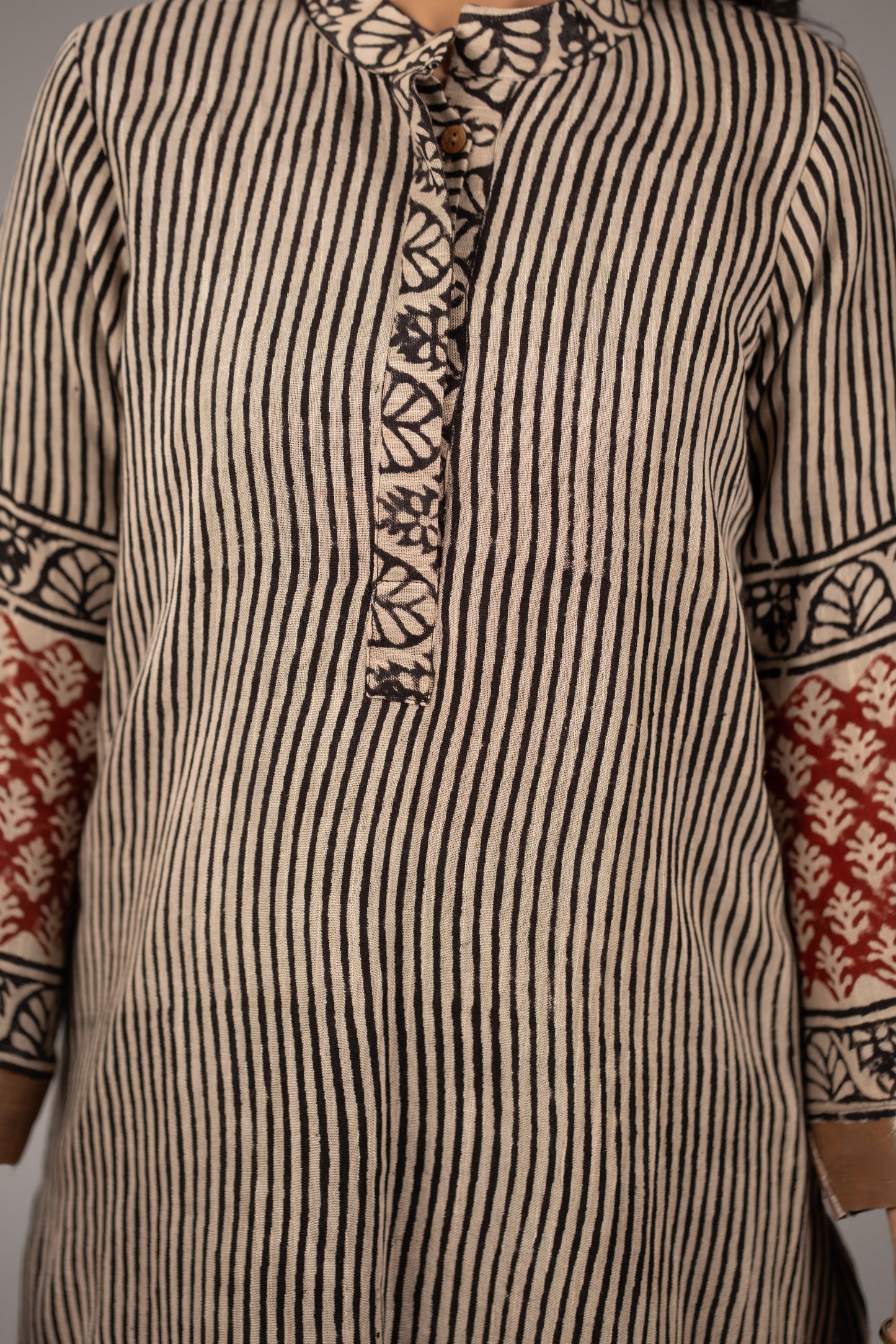 Mehr-e-Raqs Linen Kurta Set