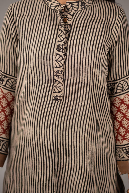 Mehr-e-Raqs Linen Kurta Set