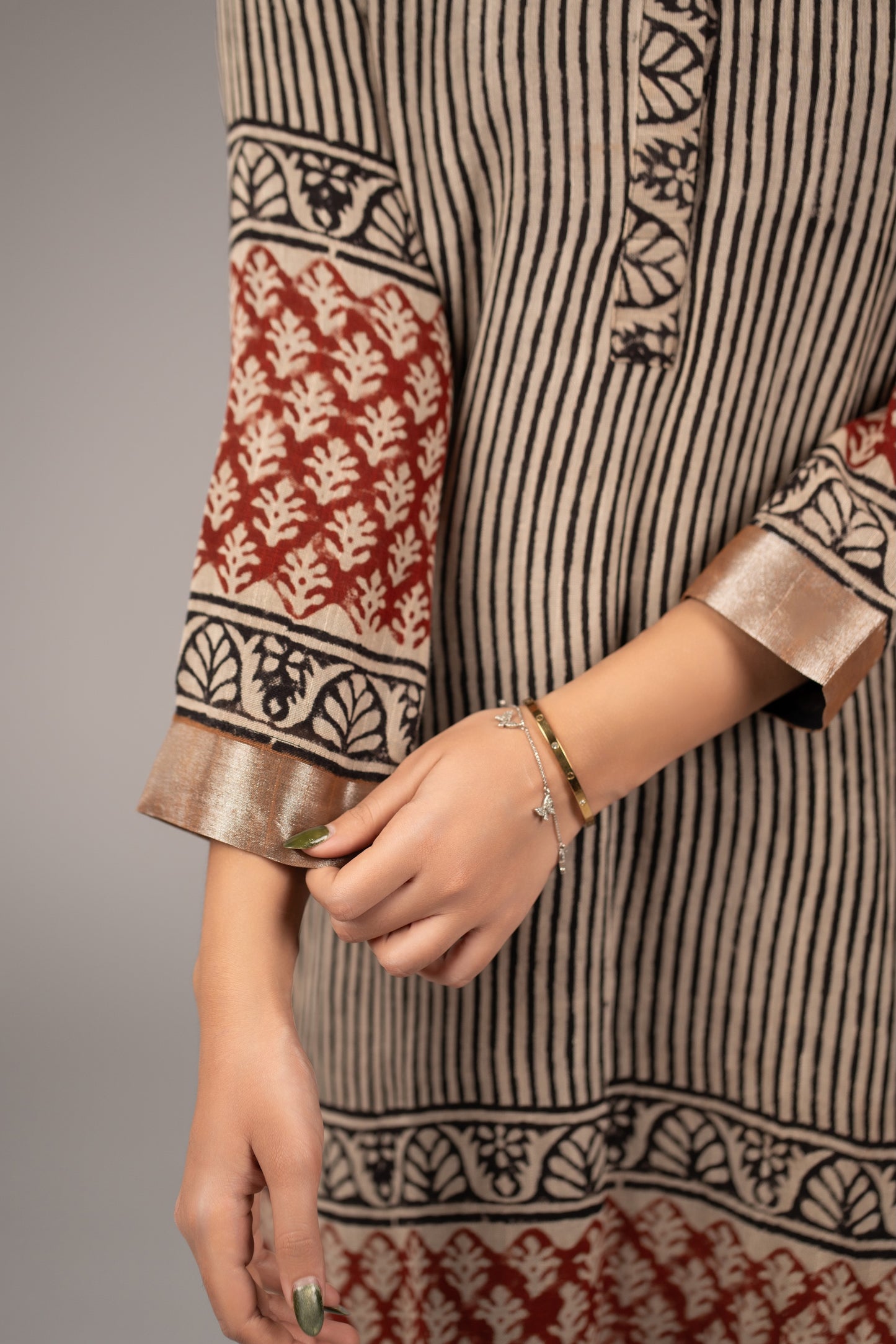 Mehr-e-Raqs Linen Kurta Set