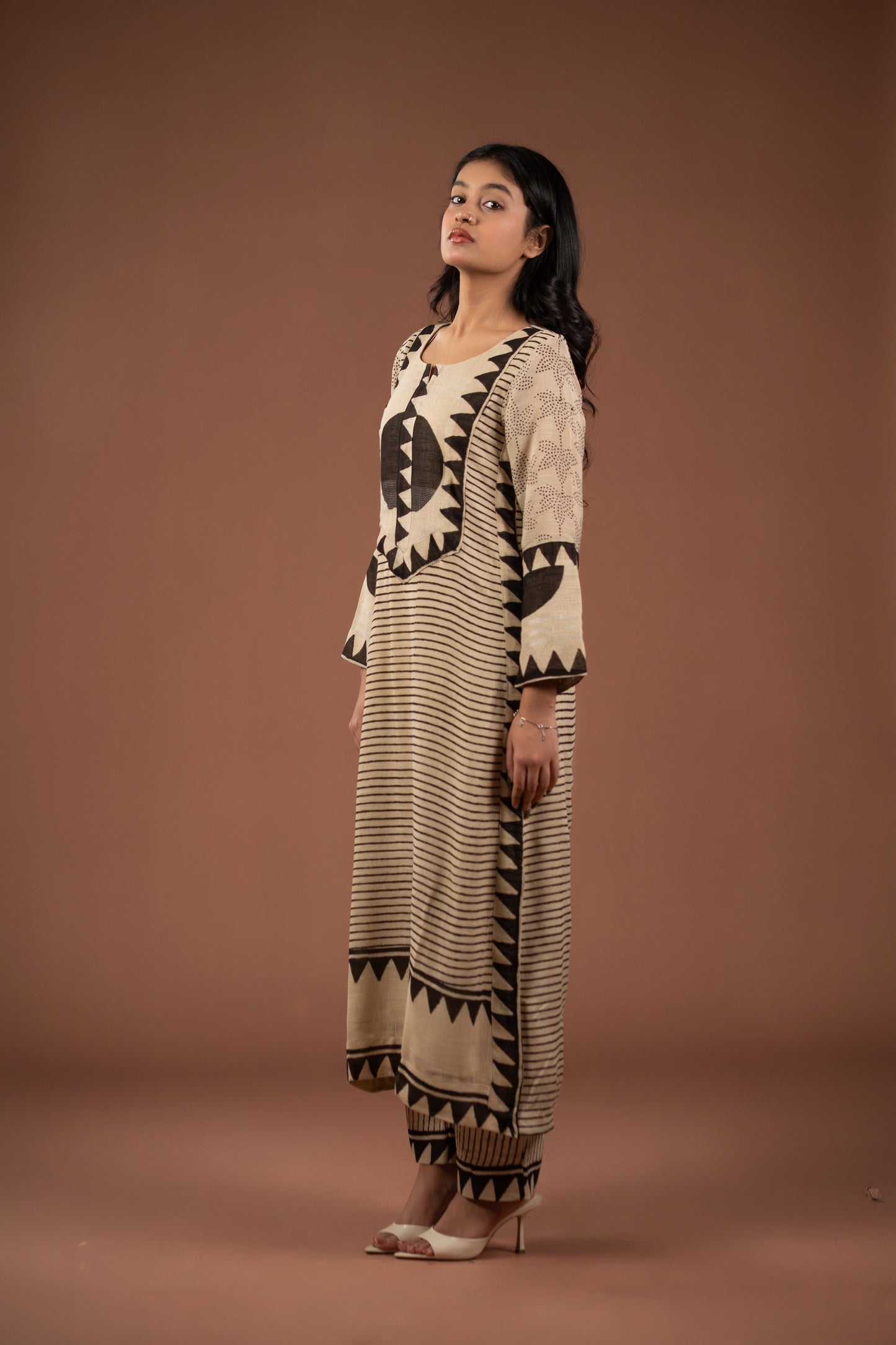 Mehrunnisa Aks Set