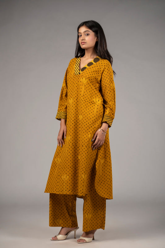 Peeli Dhoop Pant Kurta Set