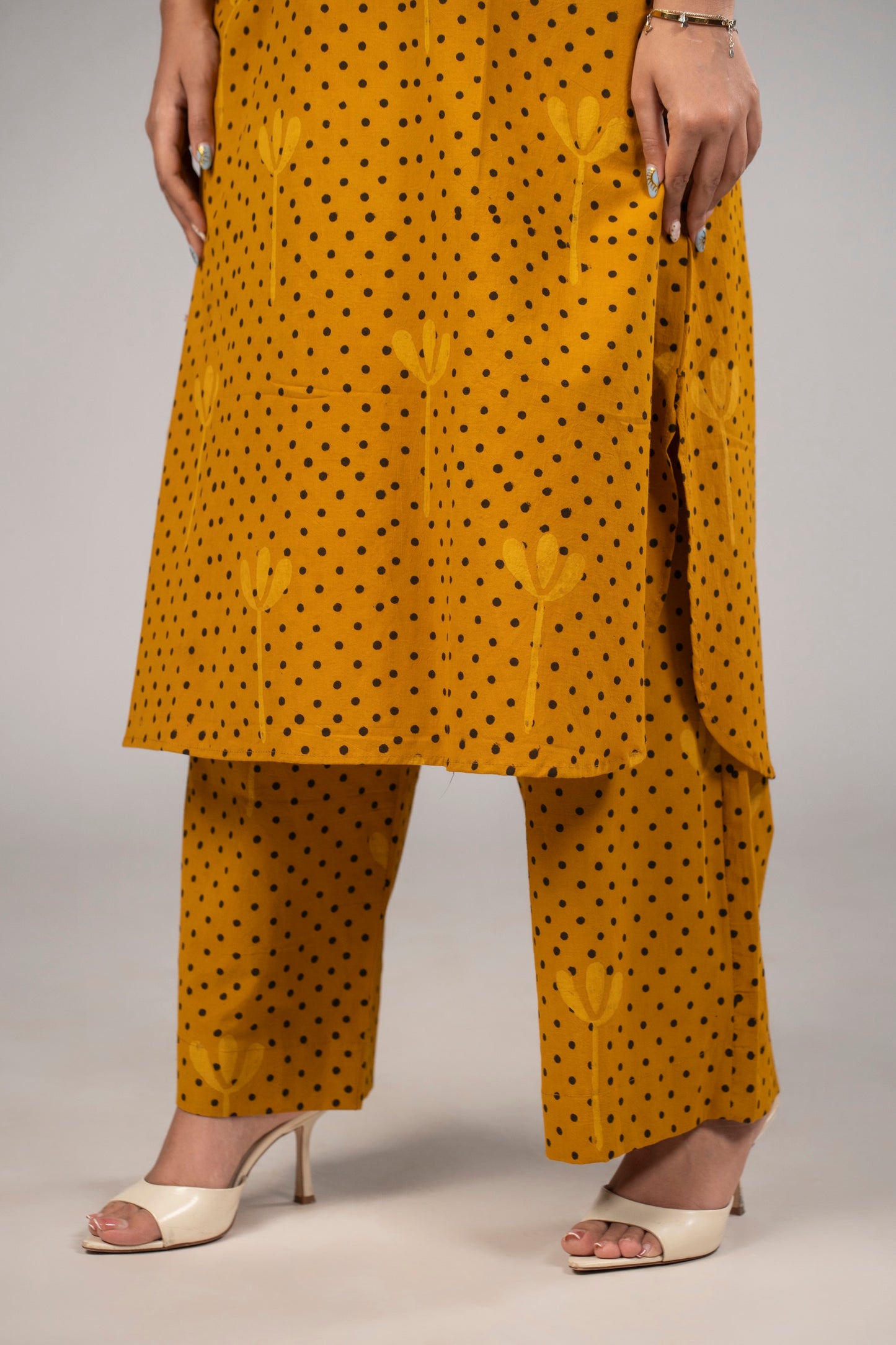 Peeli Dhoop Pant Kurta Set