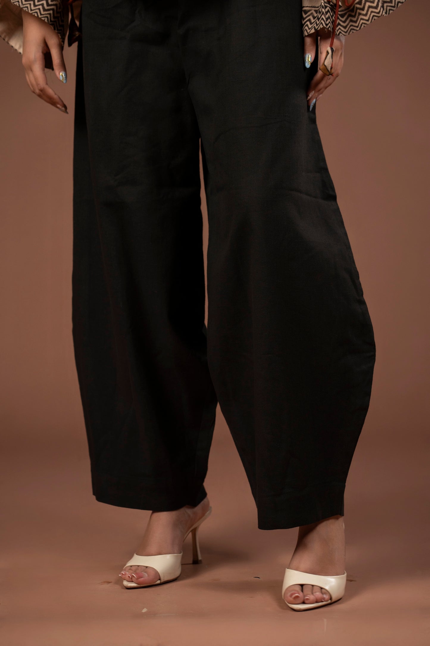 Noir Ease Barrel Pants