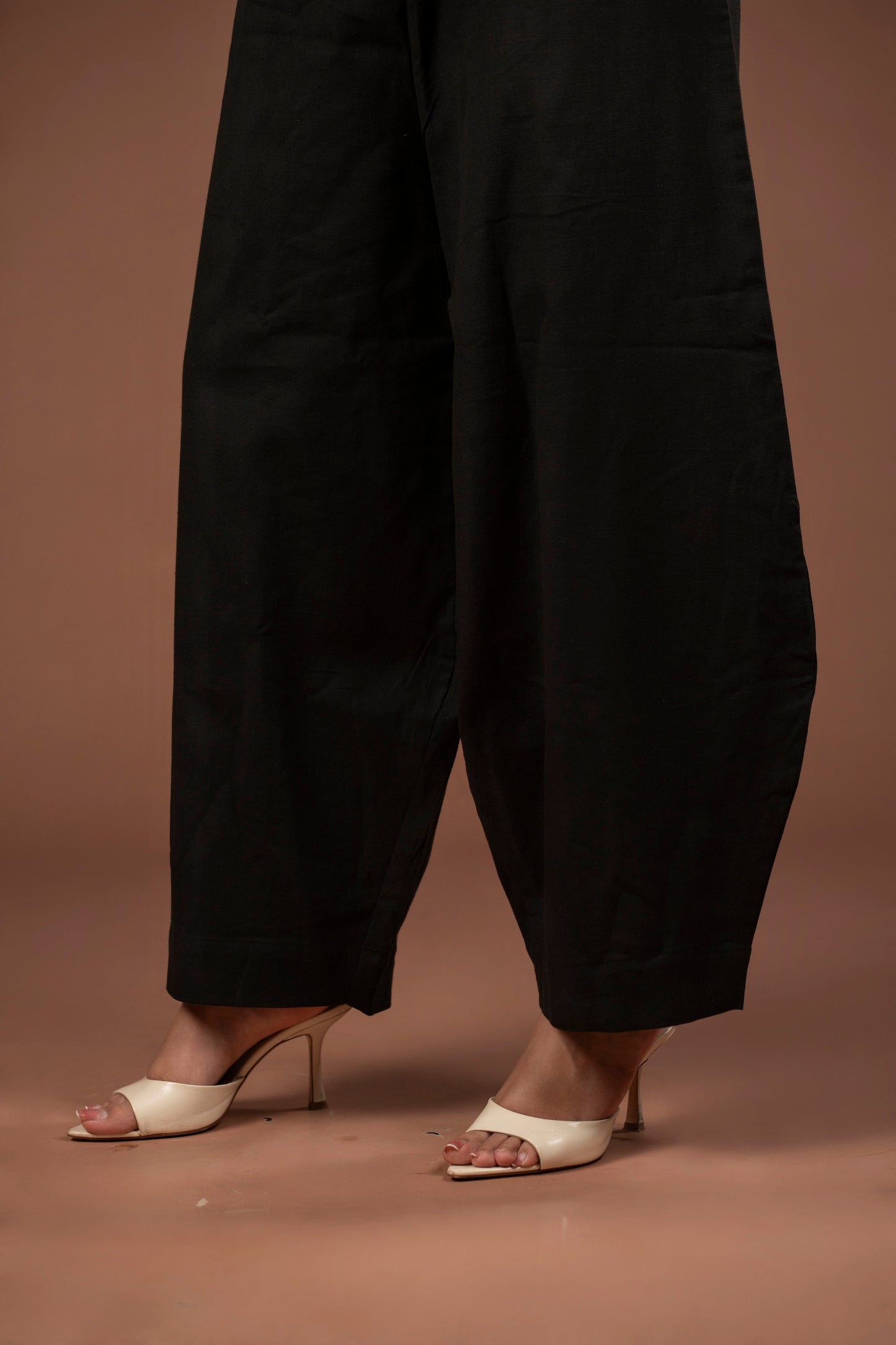 Noir Ease Barrel Pants