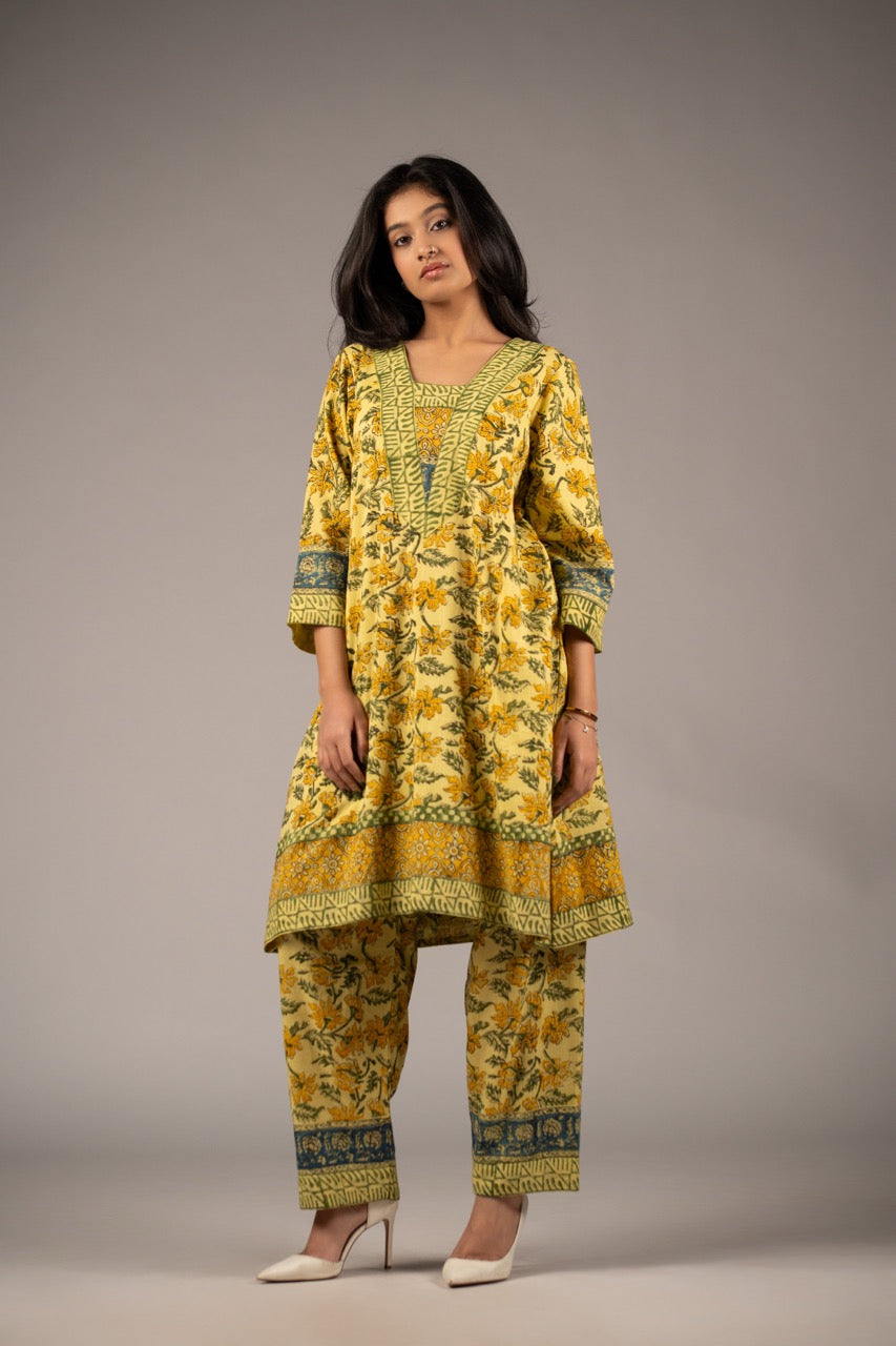 Noor-e-Bahar Choga Set