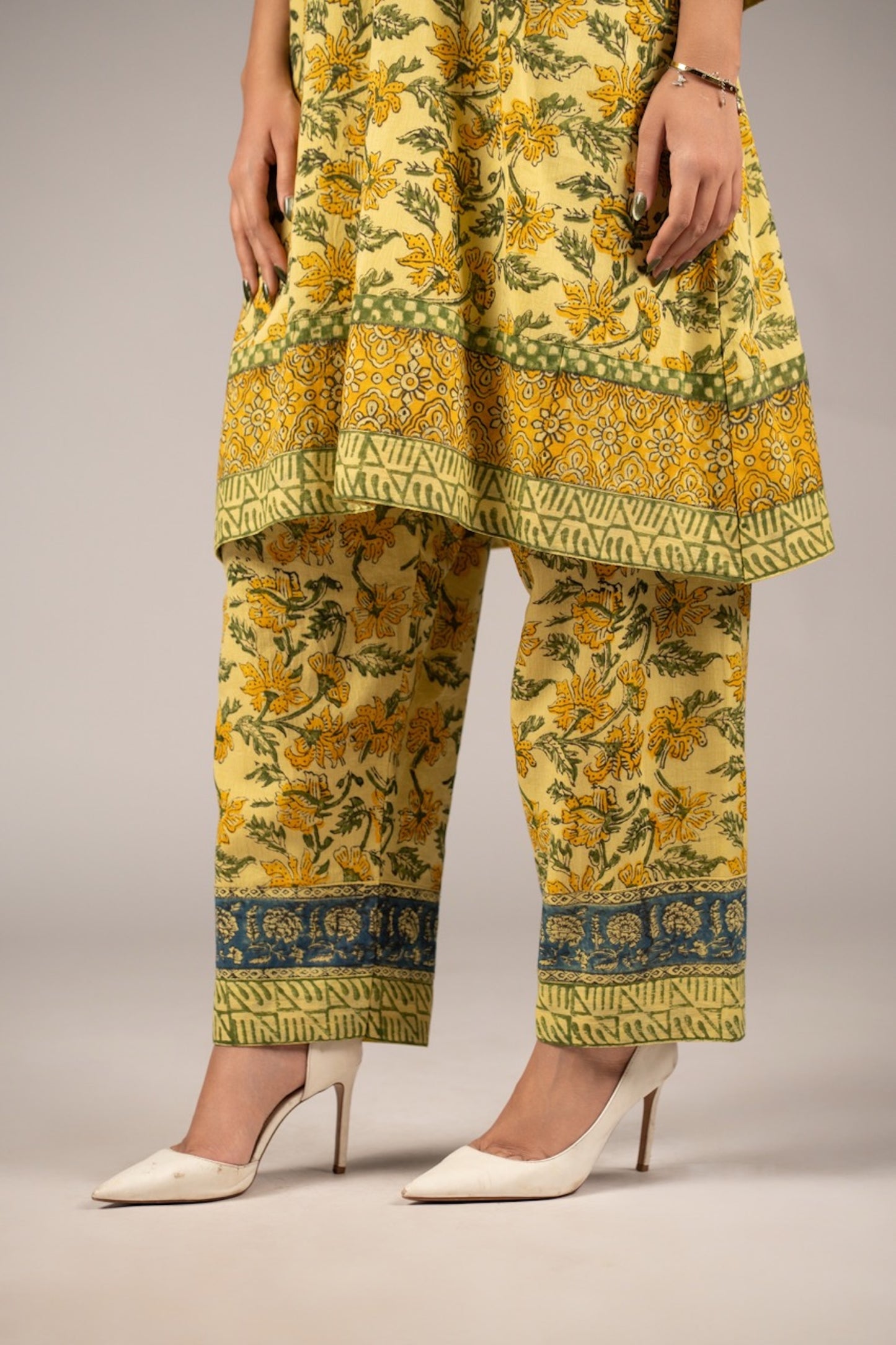 Noor-e-Bahar Choga Set