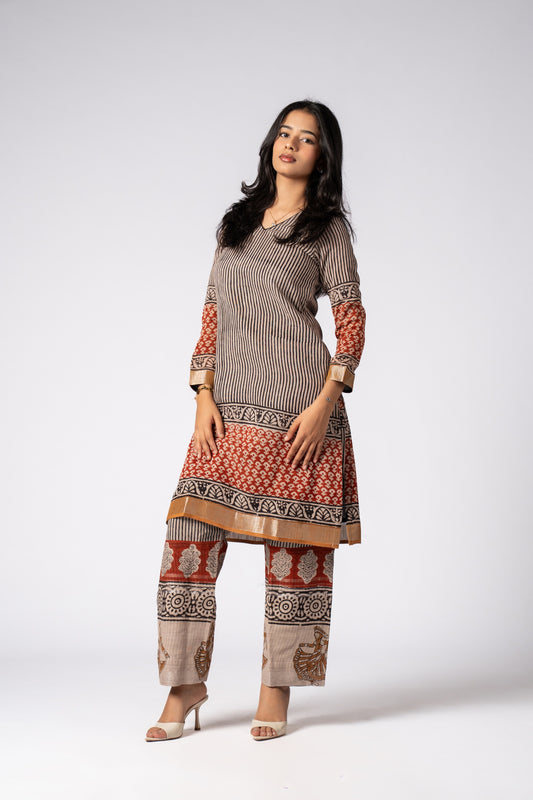 Mehr-e-Raqs Vira Linen Kurta Set